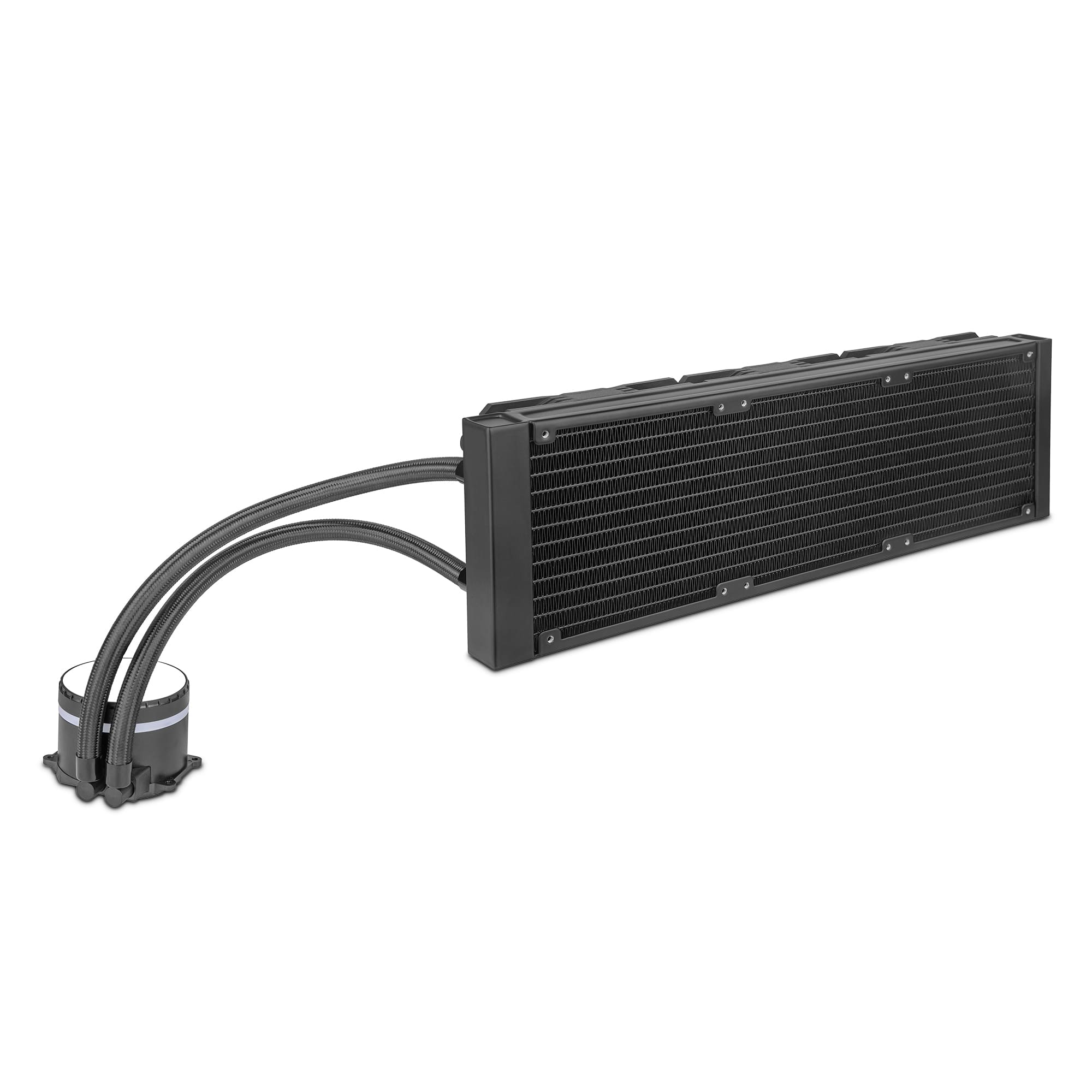 Un radiador de refrigeración por agua negro con dos tubos y una bomba. El radiador está contra un fondo blanco.