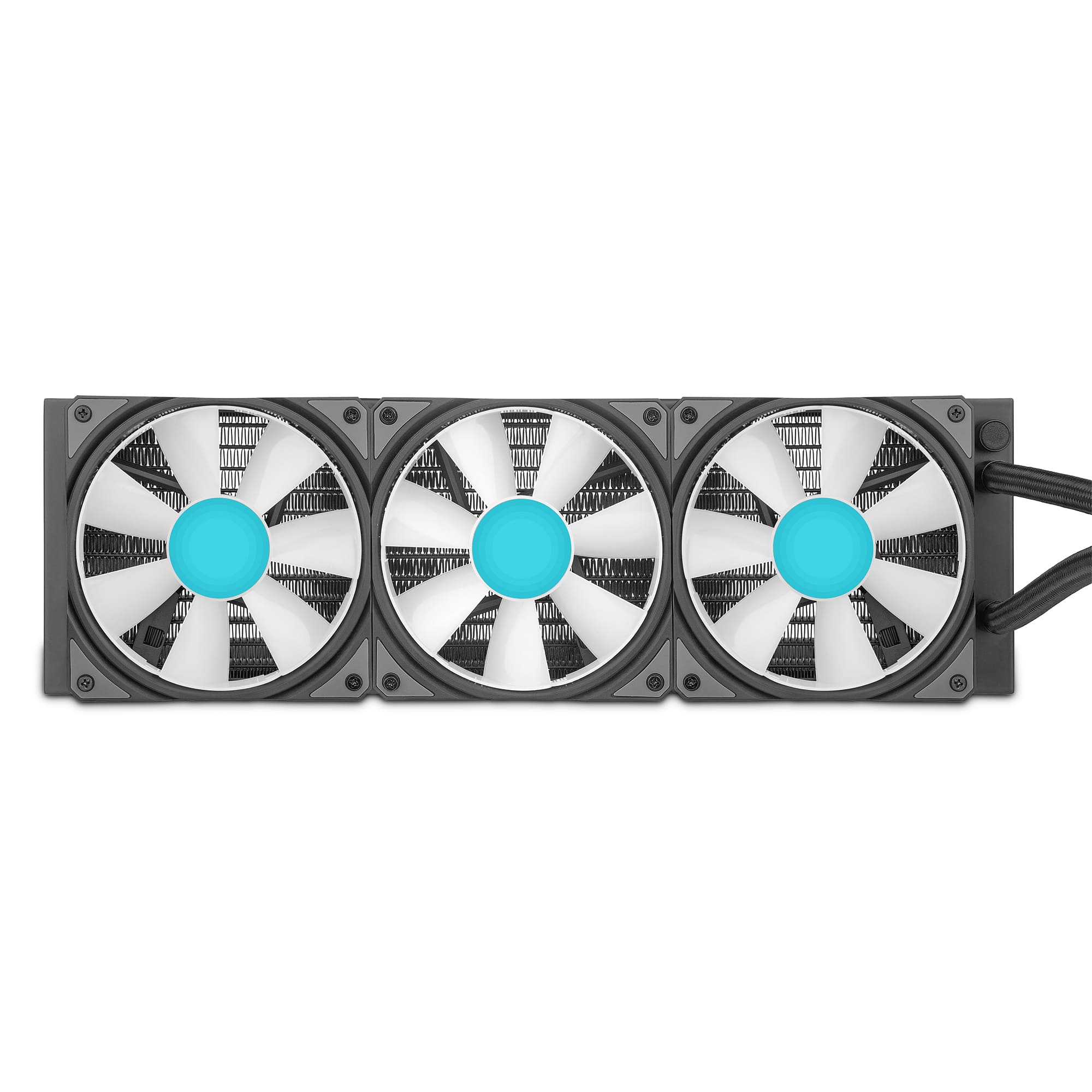 Un enfriador de PC con tres ventiladores, aspas blancas y centro cian, sobre fondo blanco.
