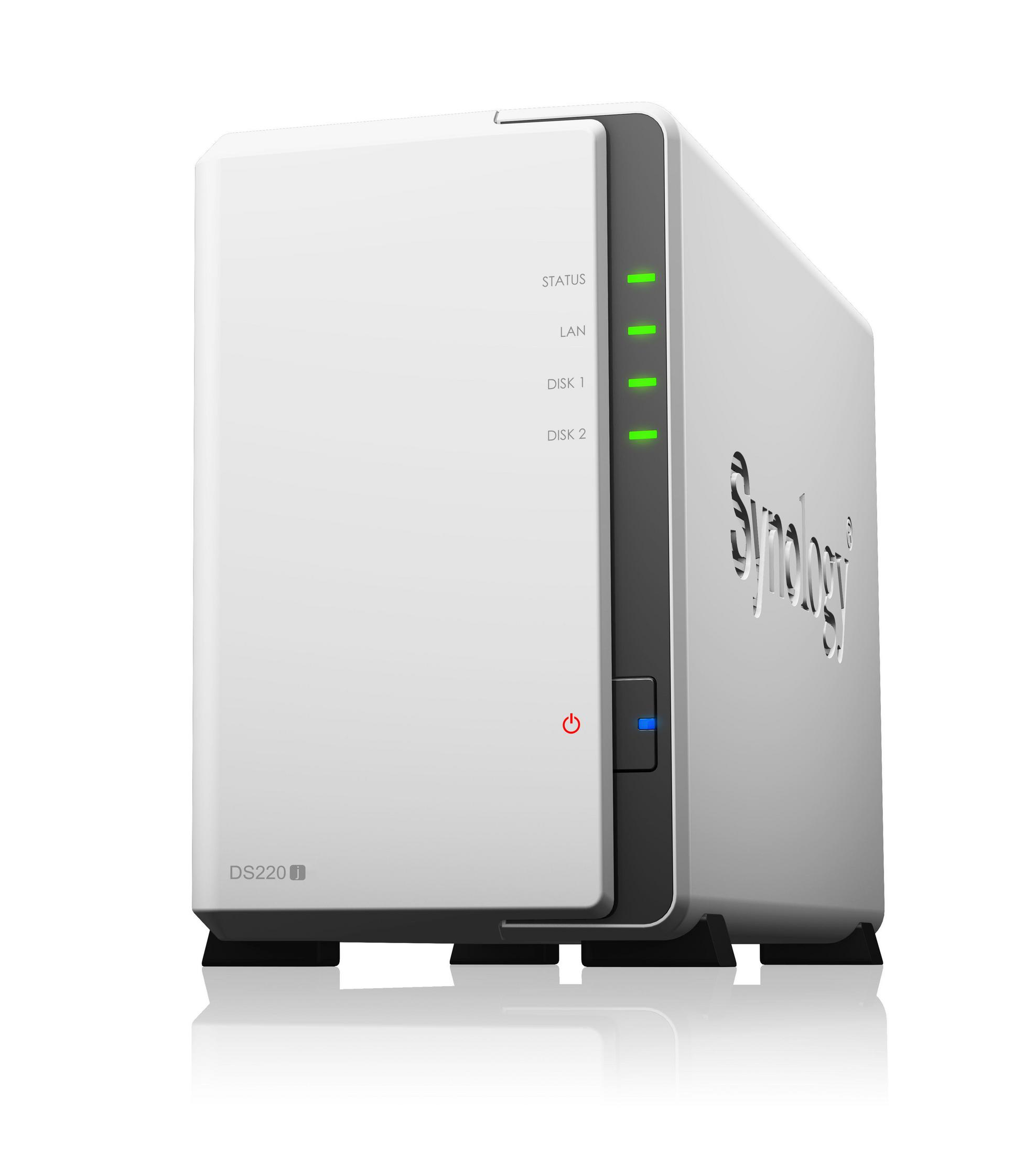 Weißer NAS-Server mit schwarzen Akzenten. Grüne Statusleuchten an der Seite. Synology-Logo.