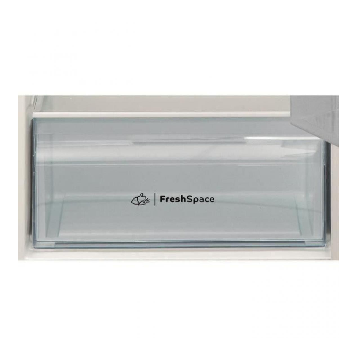 Un cajón de refrigerador de plástico transparente con la etiqueta FreshSpace en el interior.