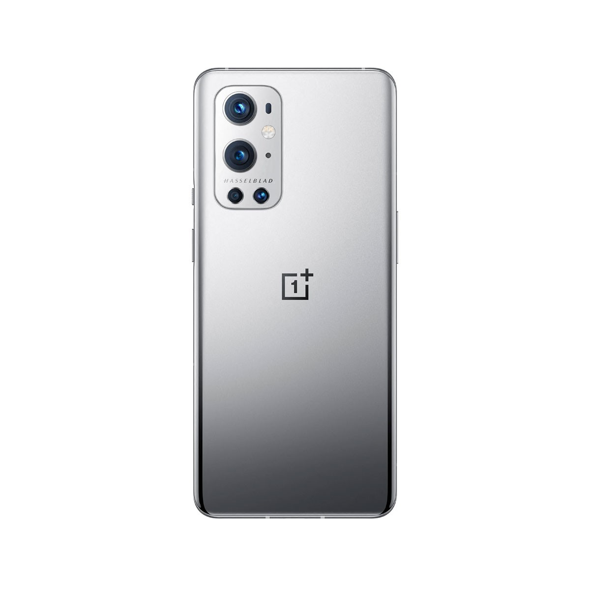 Parte trasera de smartphone plateado con múltiples cámaras y logo OnePlus. Fondo blanco.