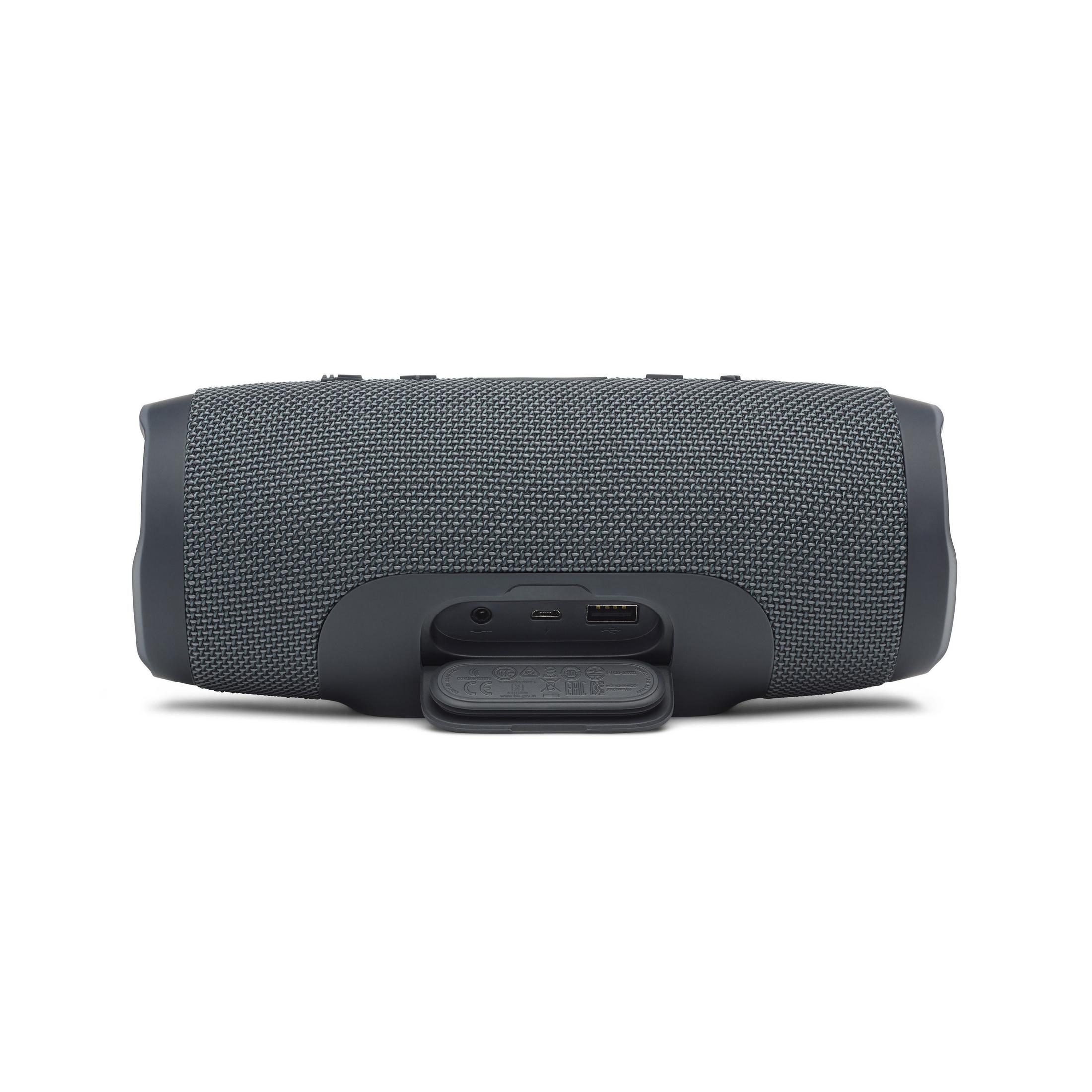 Altavoz JBL Charge gris, con puertos visibles y tapa trasera abierta.