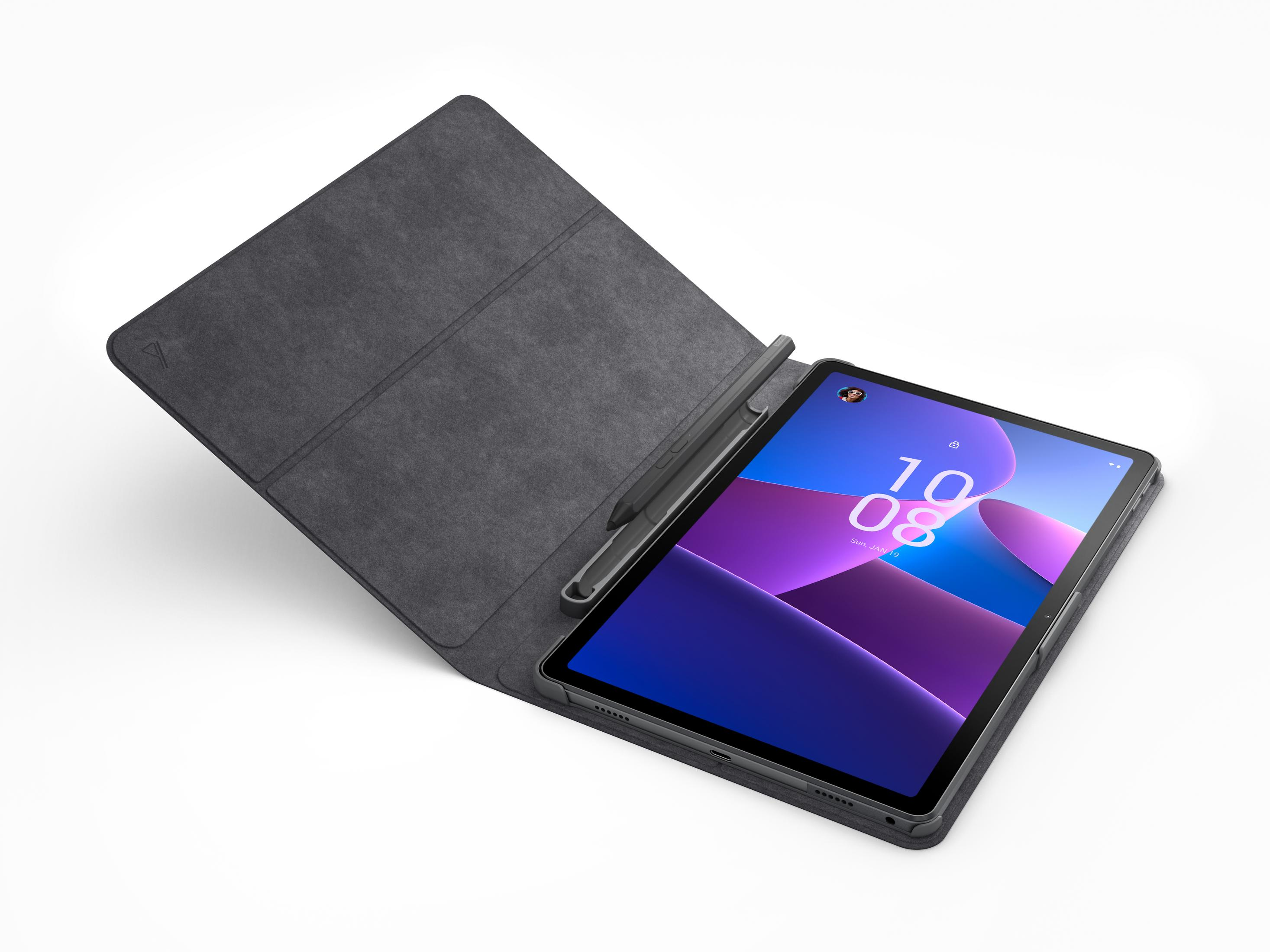 Una tableta con una funda y un lápiz óptico sobre un fondo blanco.