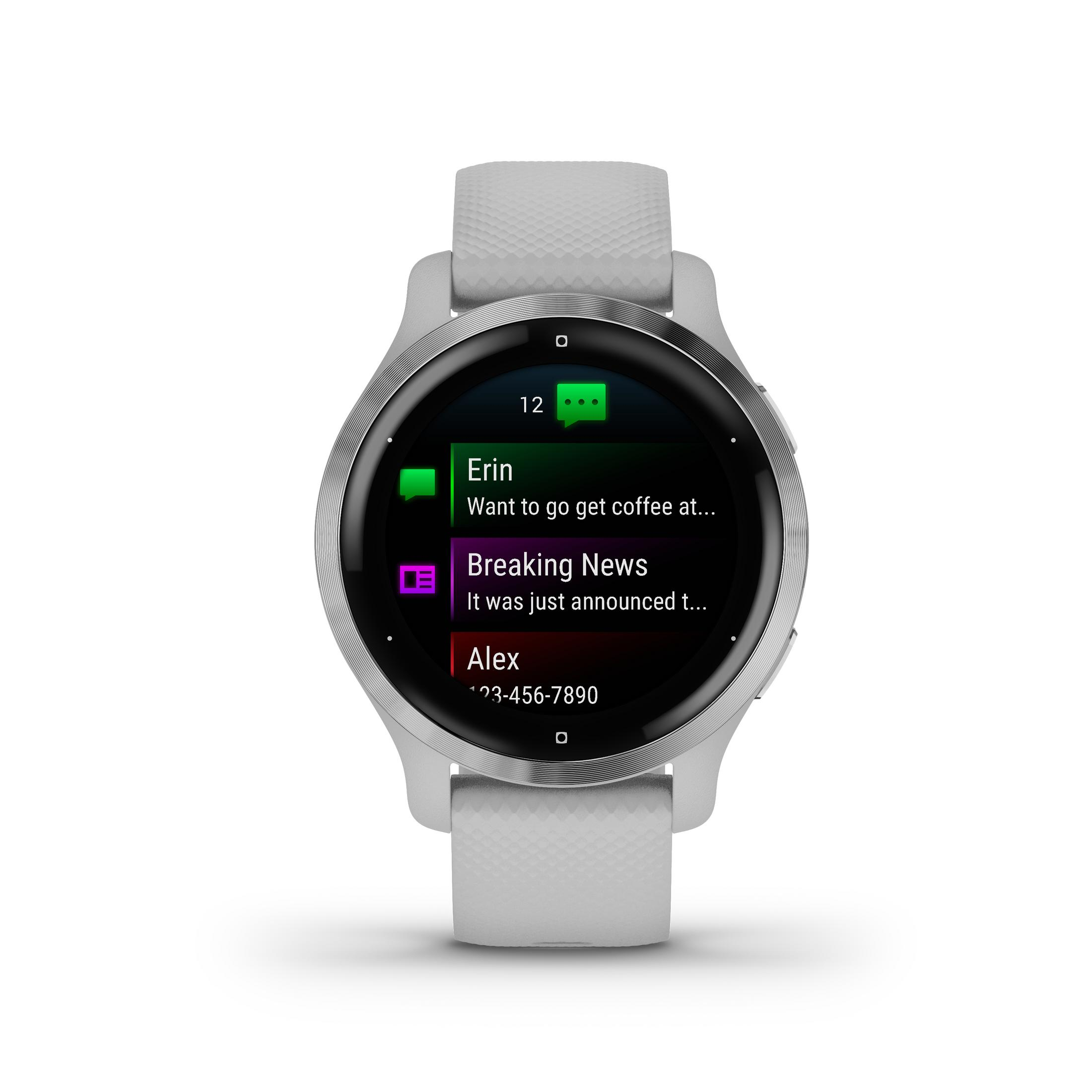 Eine Smartwatch zeigt Erins Nachricht, Eilmeldungen und Alex' Telefonnummer auf weißem Hintergrund.