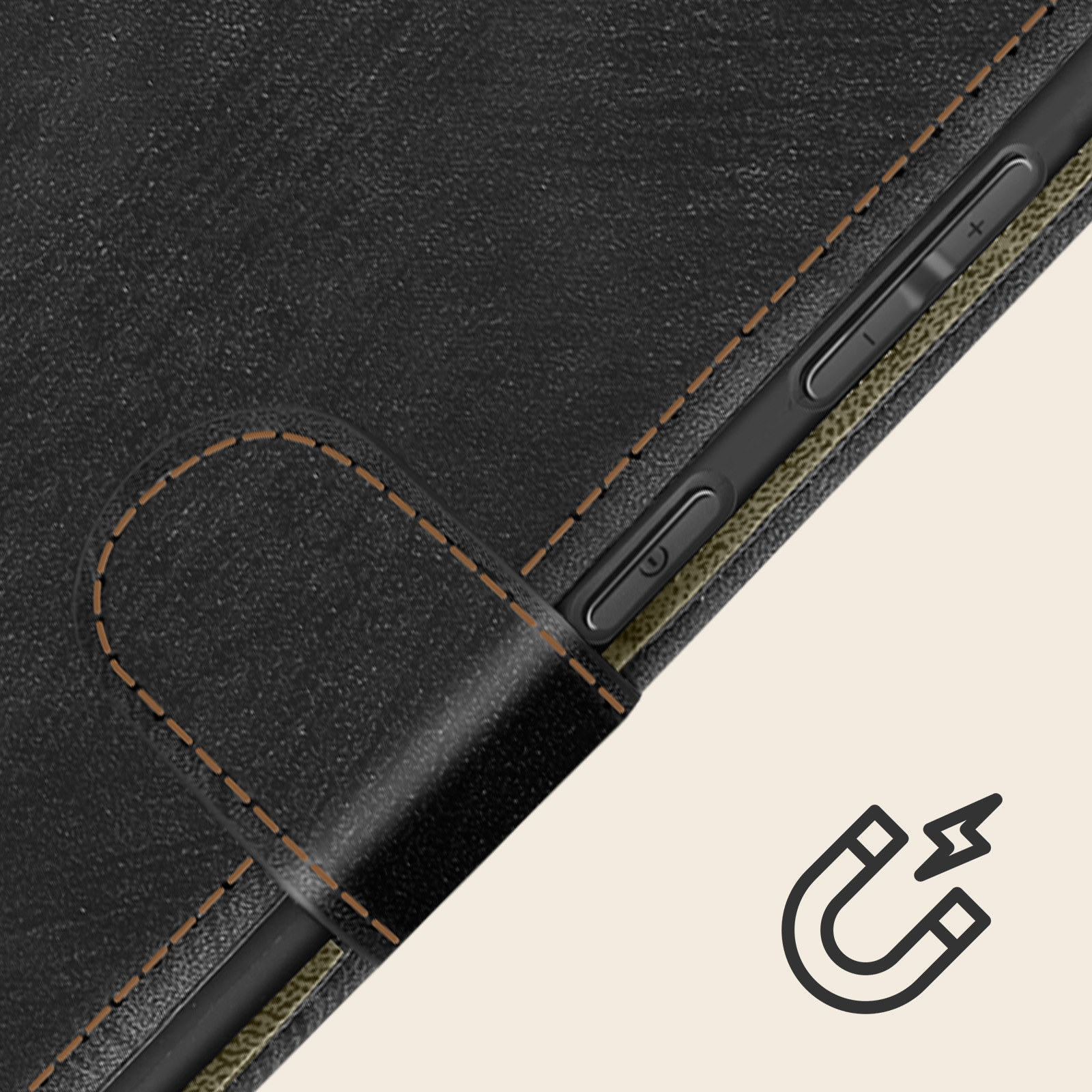 Gros plan sur un étui de téléphone avec des coutures et un symbole d'aimant.