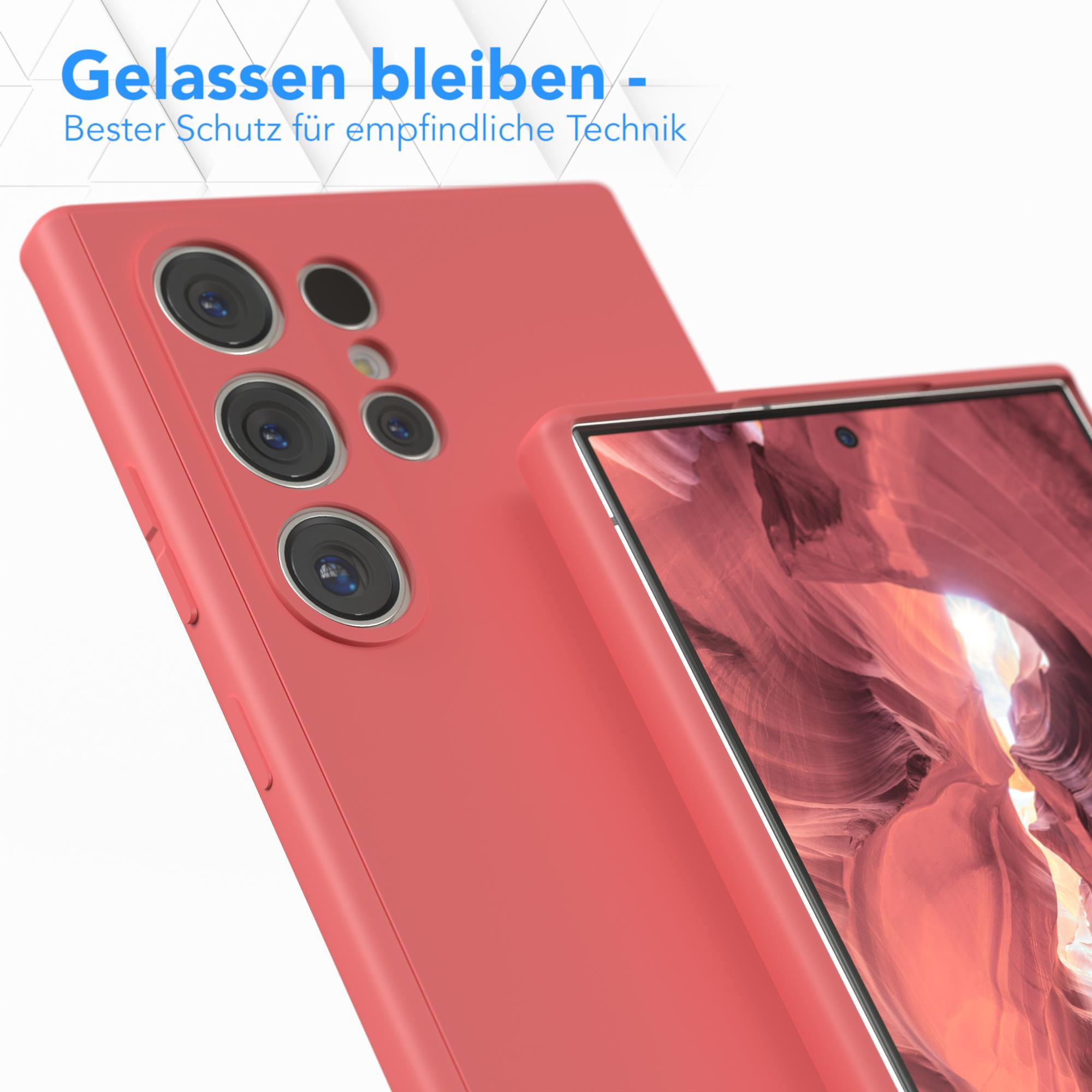 Nahaufnahme einer roten Handyhülle mit Telefon und einer zweiten Hülle.