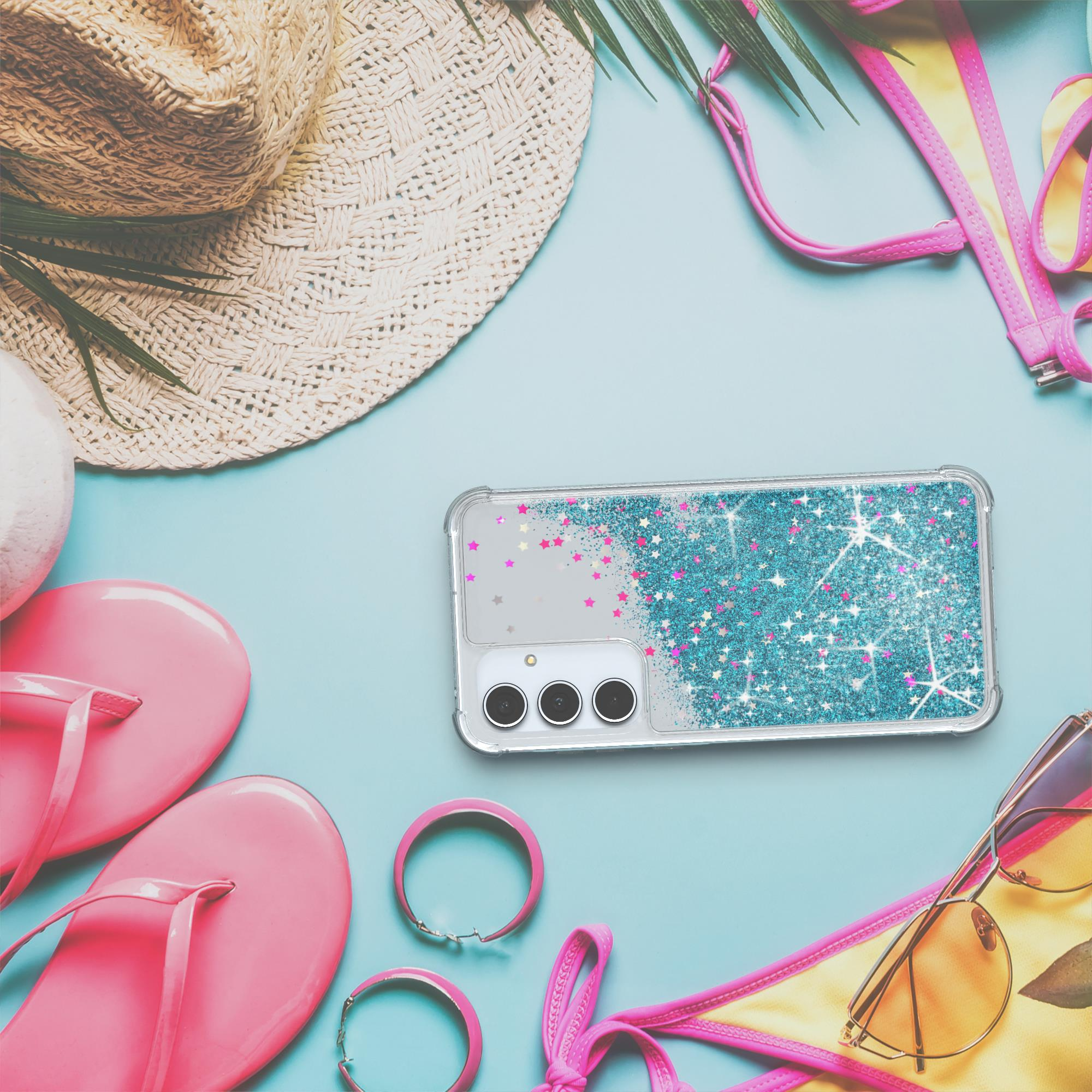 Handyhülle mit blauem Glitzer und rosa Sternen. Daneben Strandaccessoires: Hut, Flip-Flops, Sonnenbrille.