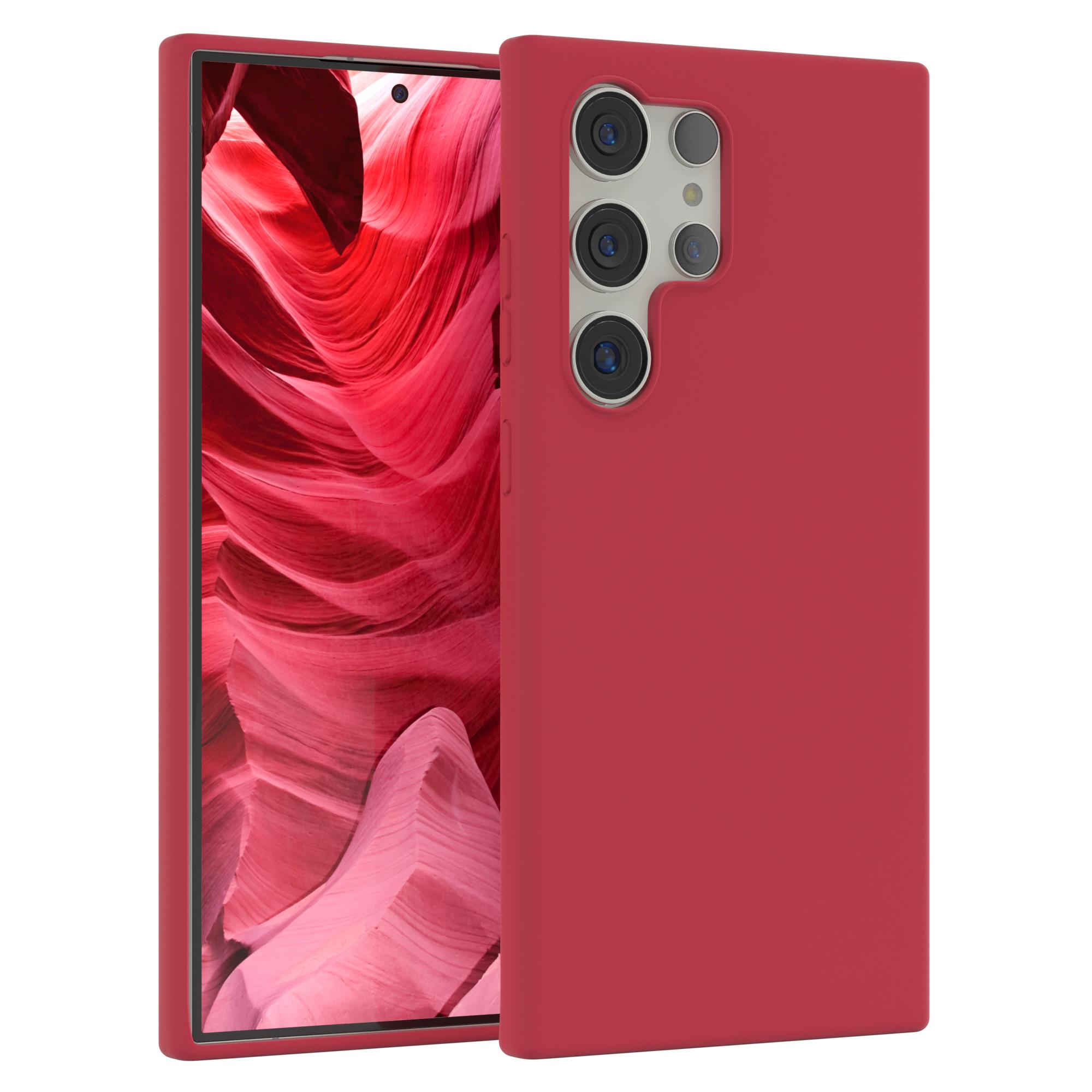 Rotes Telefon mit roter Hülle. Das Telefon hat mehrere Kameras. Der Hintergrund ist weiß.