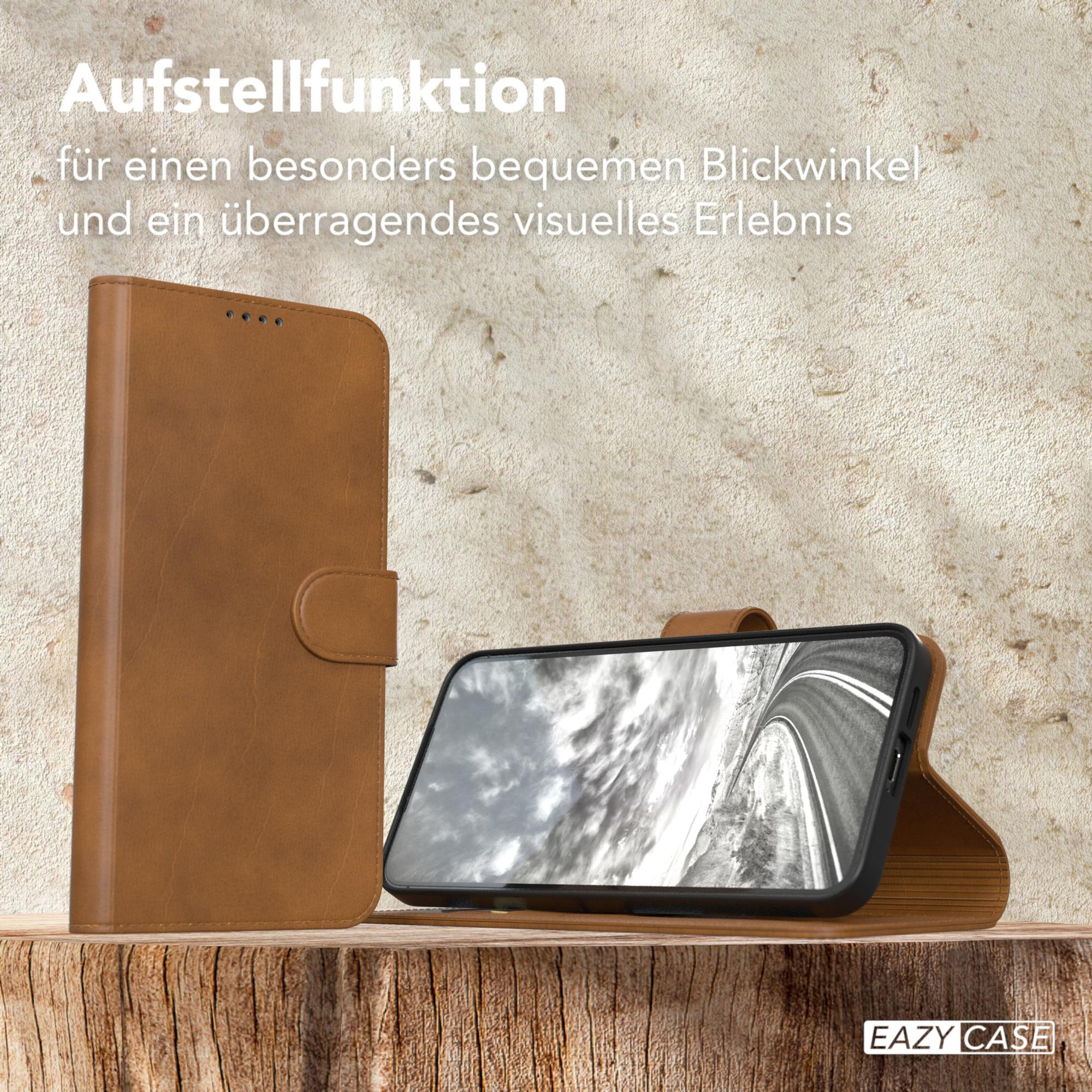 Braune Handyhülle mit Ständerfunktion, Telefon innen. Der Bildschirm des Telefons ist sichtbar. Auf strukturiertem Hintergrund.