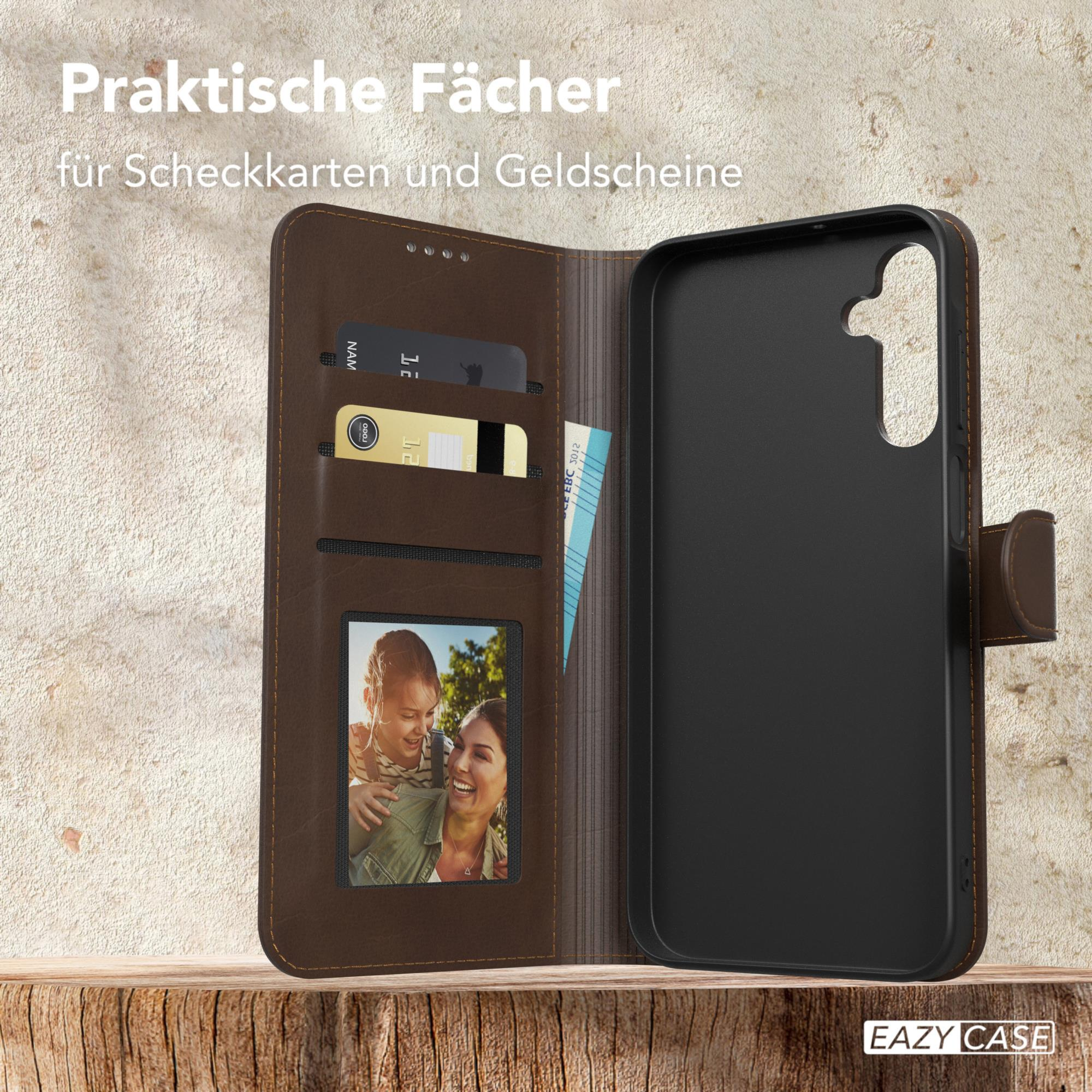 Braunes Leder-Geldbörsenetui mit Karten und einem Foto.