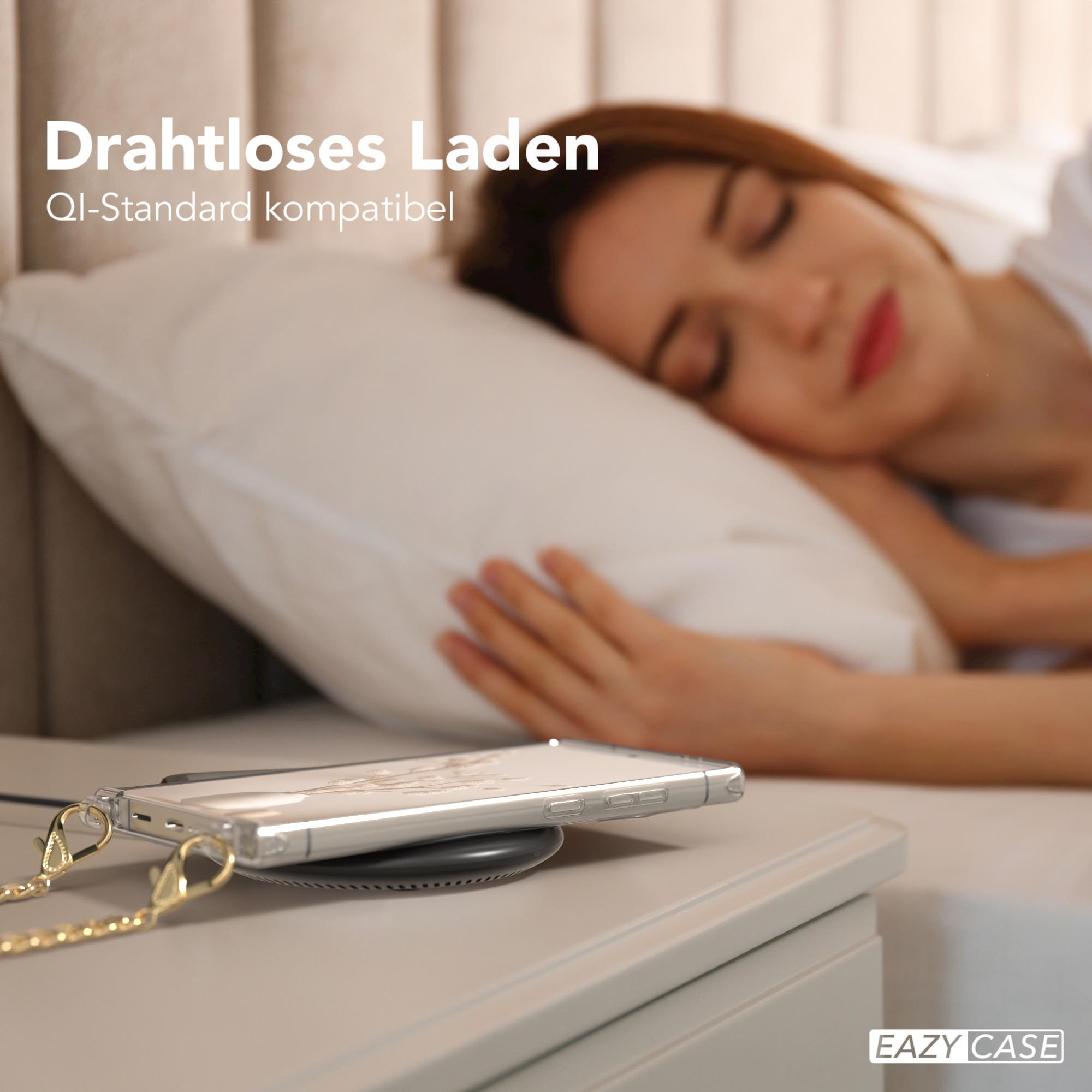 Ein Telefon auf einem kabellosen Ladegerät auf einem Nachttisch neben einer schlafenden Frau.