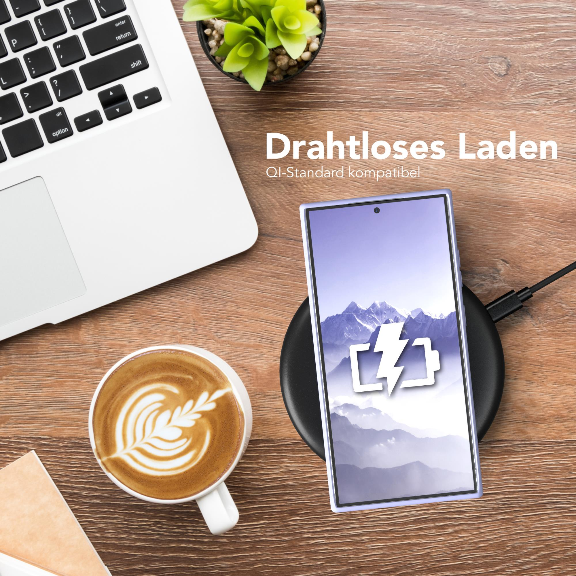 Telefon lädt auf einem kabellosen Ladegerät. Laptop und Kaffeetasse sind sichtbar. Text: Kabelloses Laden.