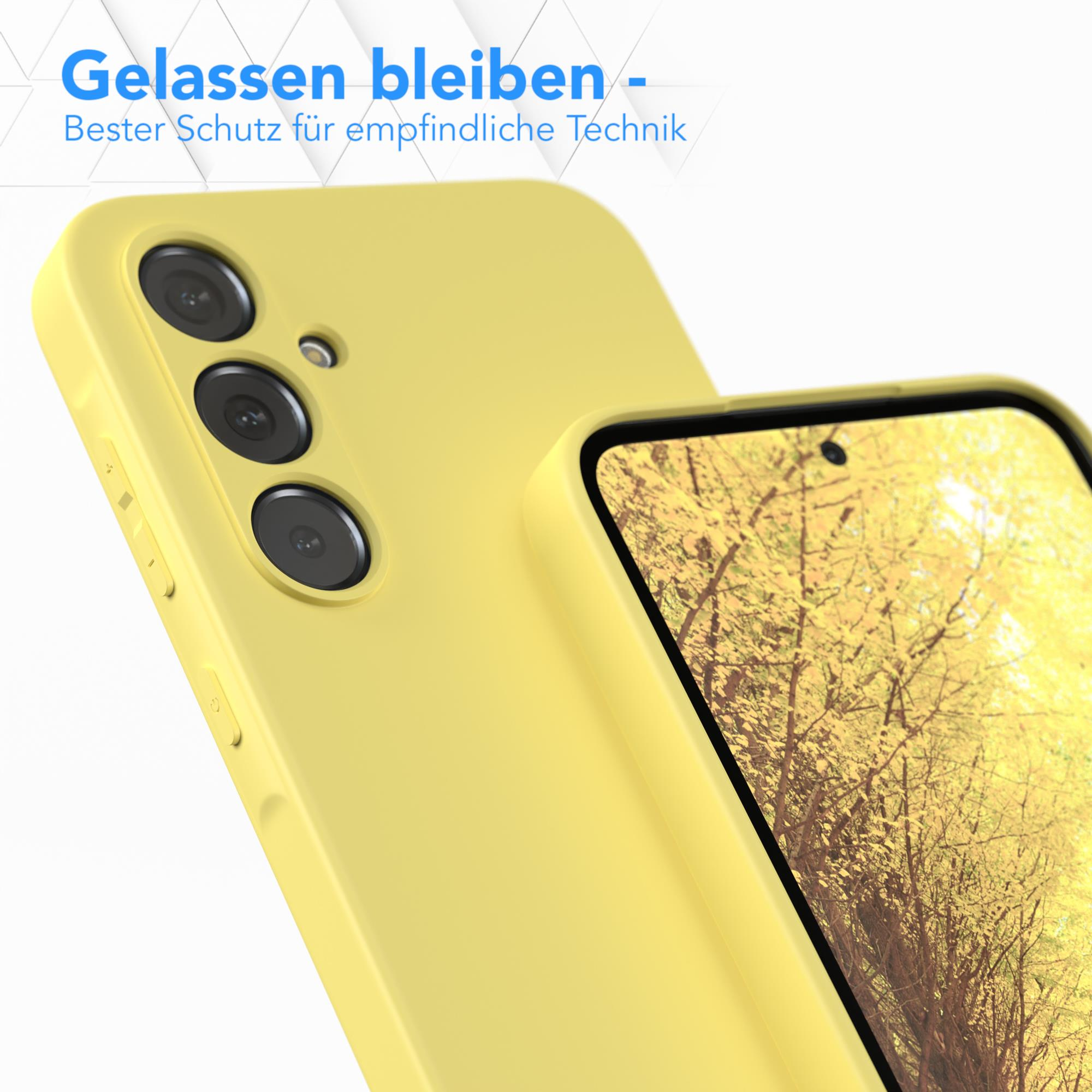 Gelbe Handyhülle mit dem Telefon im Inneren. Fokus auf die Kameralinsen des Telefons.