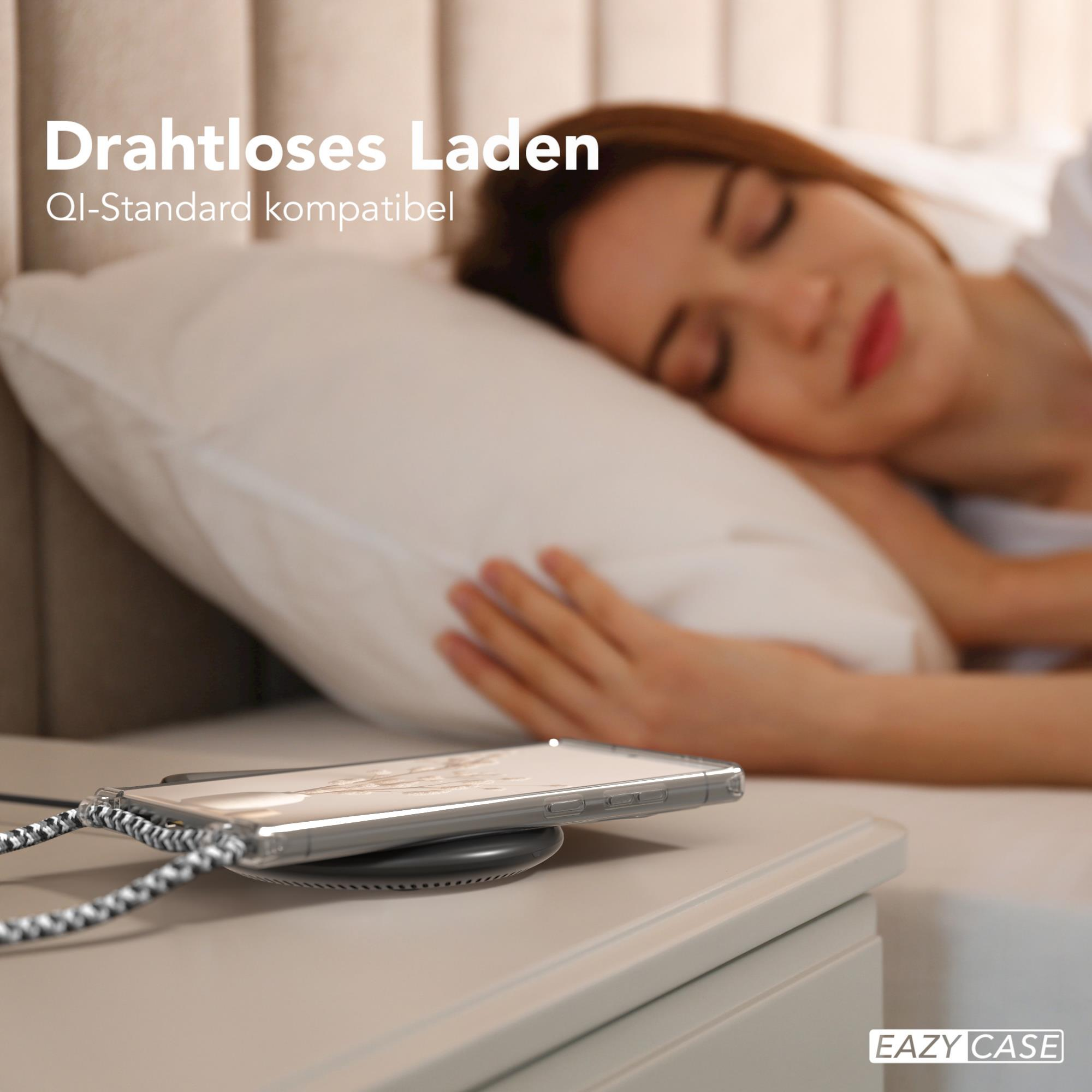 Telefon auf kabellosem Ladegerät, Frau schläft im Bett, Nachttisch.