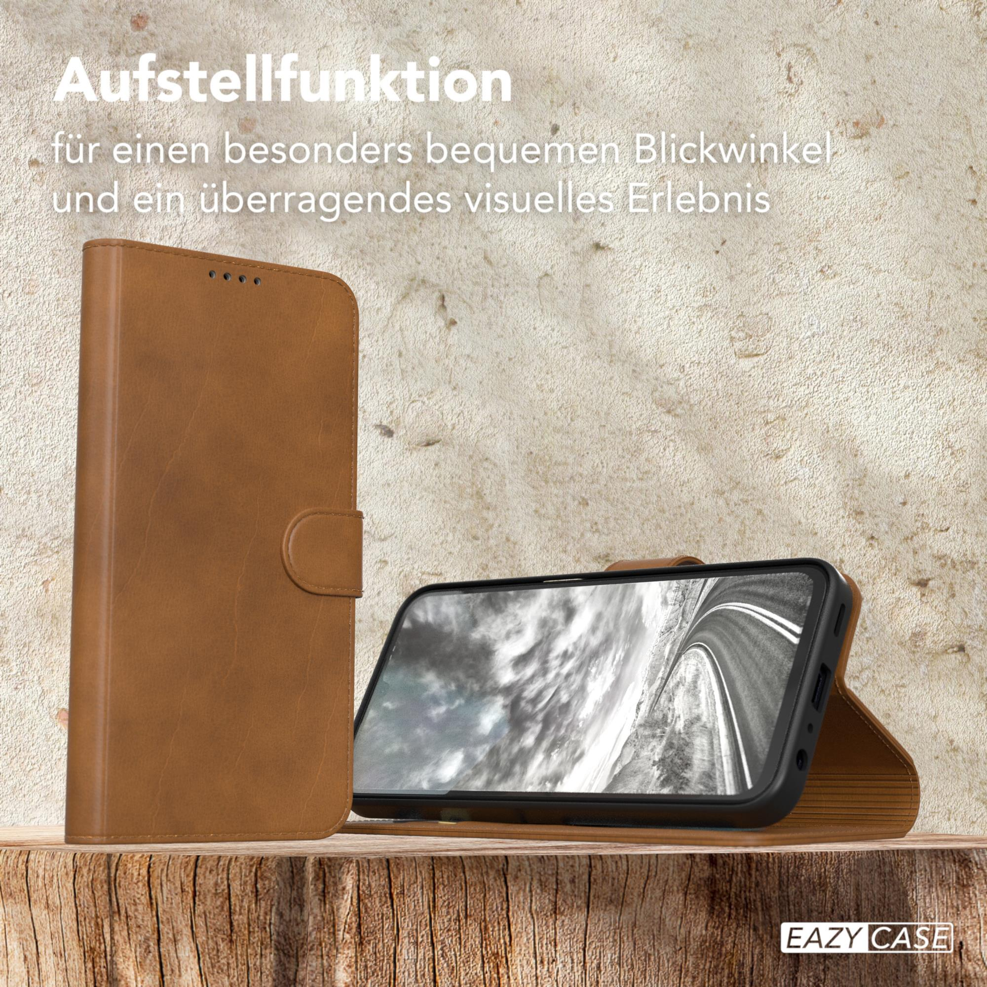 Braune Leder-Handyhülle, offen, mit Telefon darin, auf Holzoberfläche.