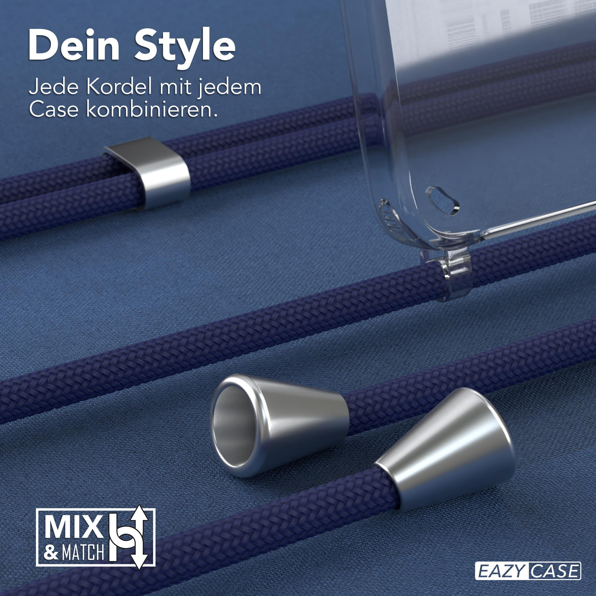 Nahaufnahme einer blauen Kordel mit Metalldetails, einer durchsichtigen Handyhülle und Text. Der Hintergrund ist blauer Stoff.