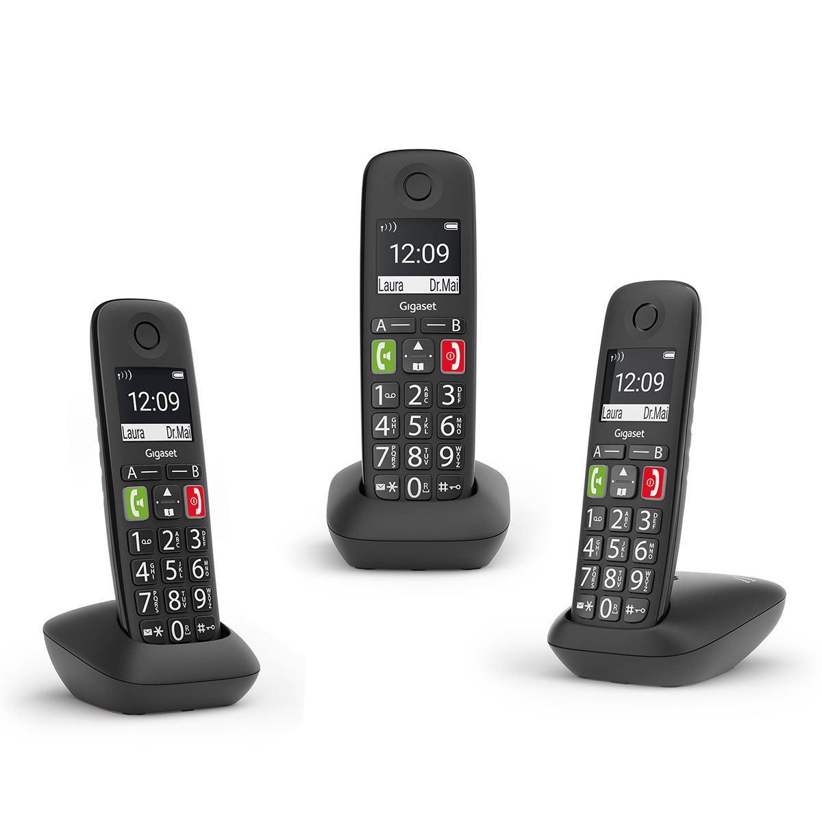 Trois téléphones sans fil Gigaset noirs avec bases. Écran et boutons numériques. Fond blanc.