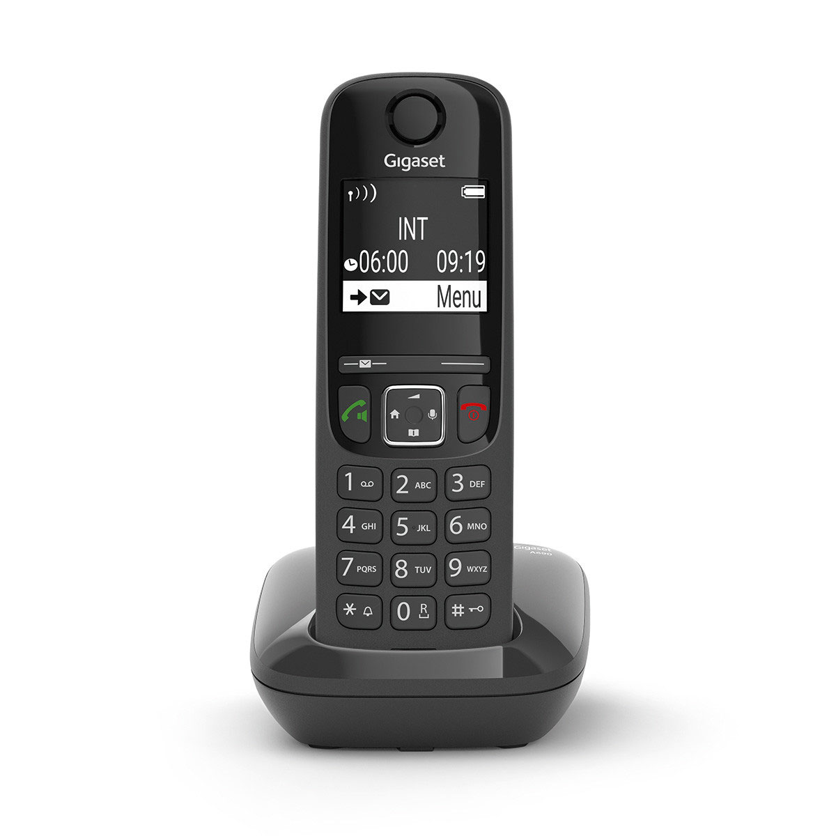 Zwarte Gigaset telefoon op een basis, scherm toont tijd en menu. Witte achtergrond.