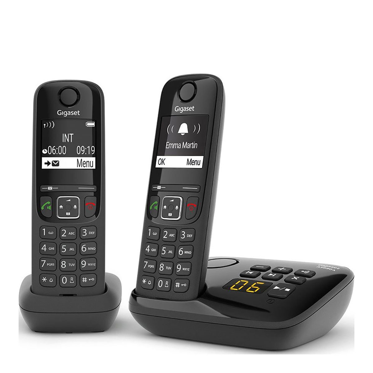 Twee zwarte draadloze telefoons op oplaadbases. Schermen tonen tijd en menu-opties.