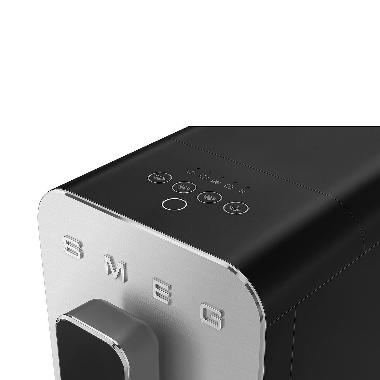Górna część czarnego i srebrnego ekspresu do kawy. Widoczna jest nazwa marki SMEG.