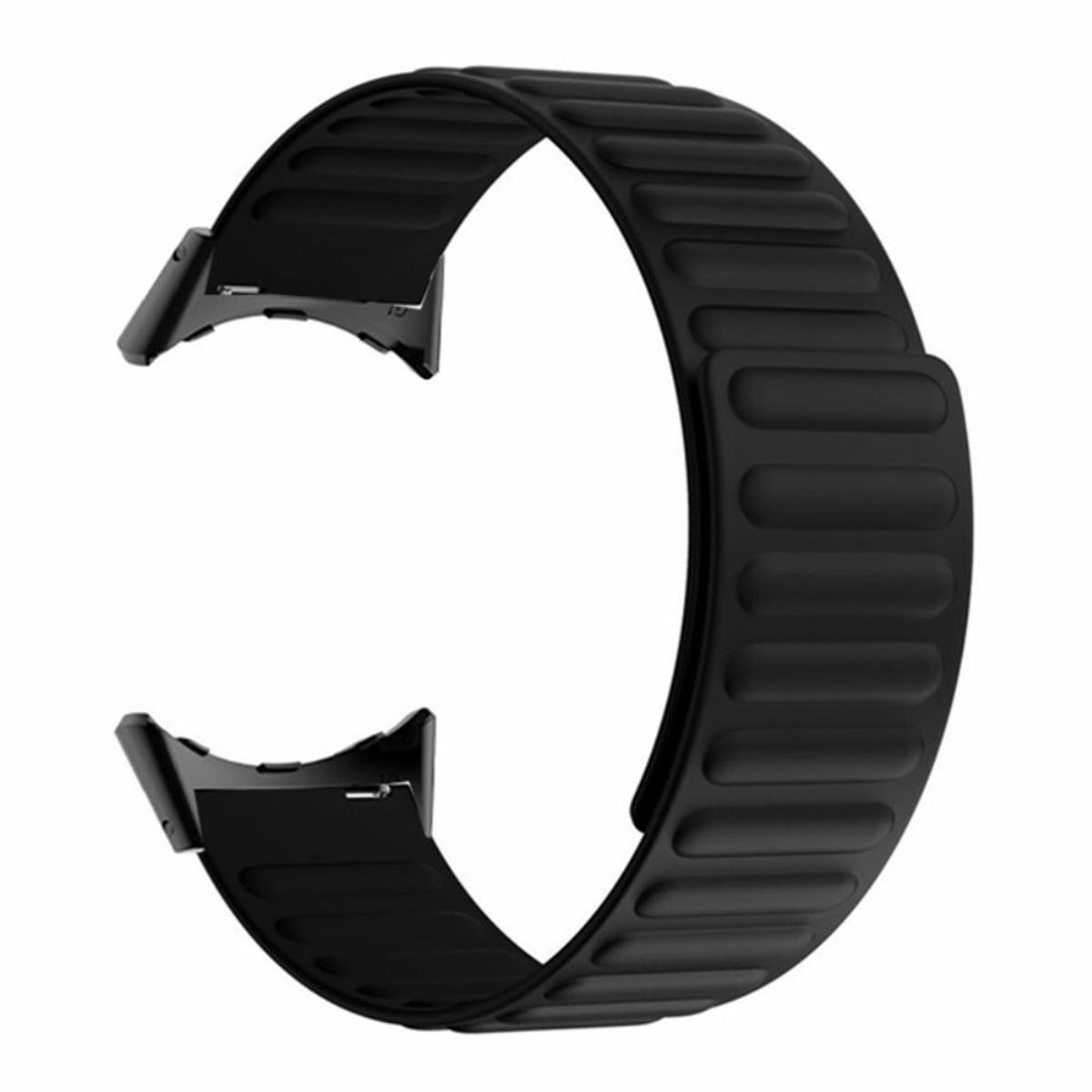 Schwarzes, gebogenes Uhrenarmband mit Magnetverschluss und gerippter Textur.