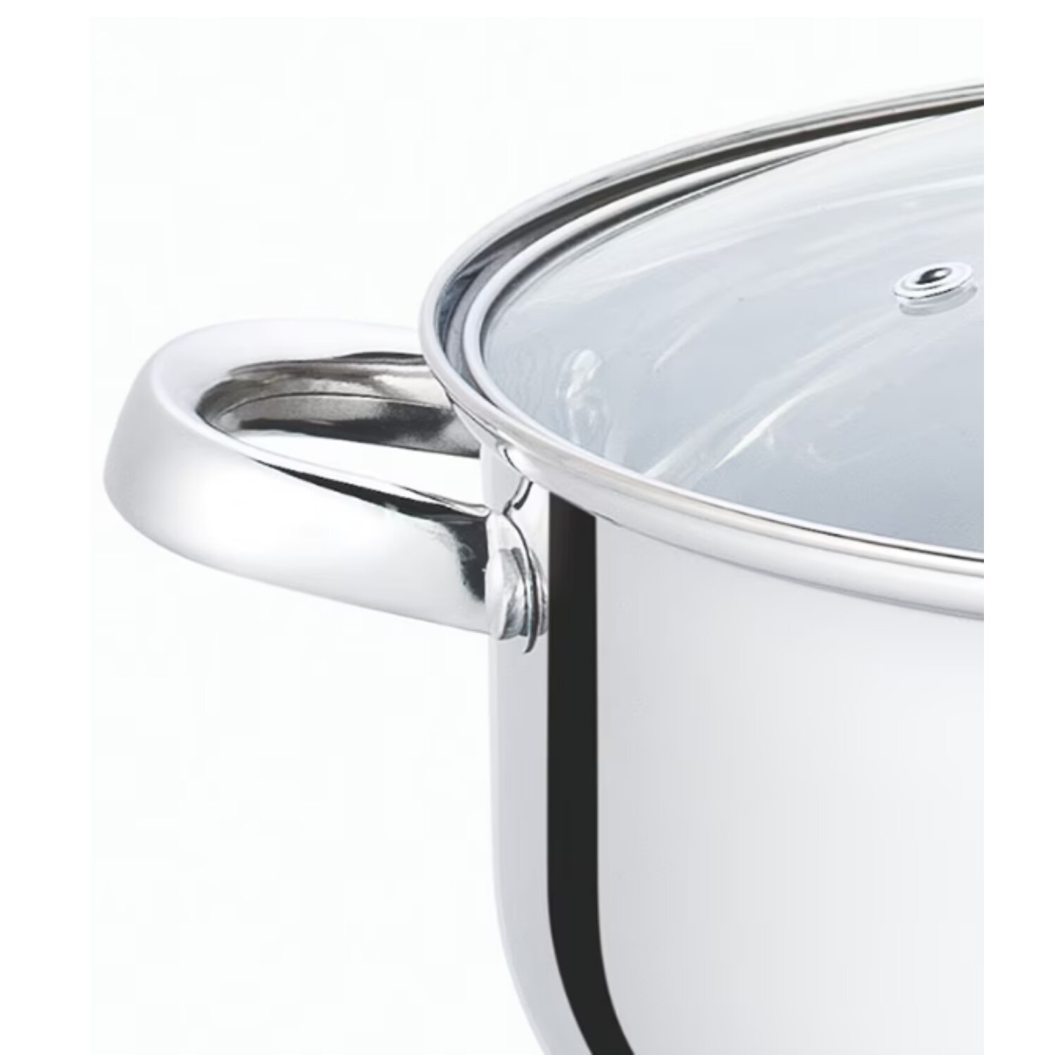 Edelstahl-Kochtopf mit Glasdeckel. Chrom-Griff. Weißer Hintergrund.