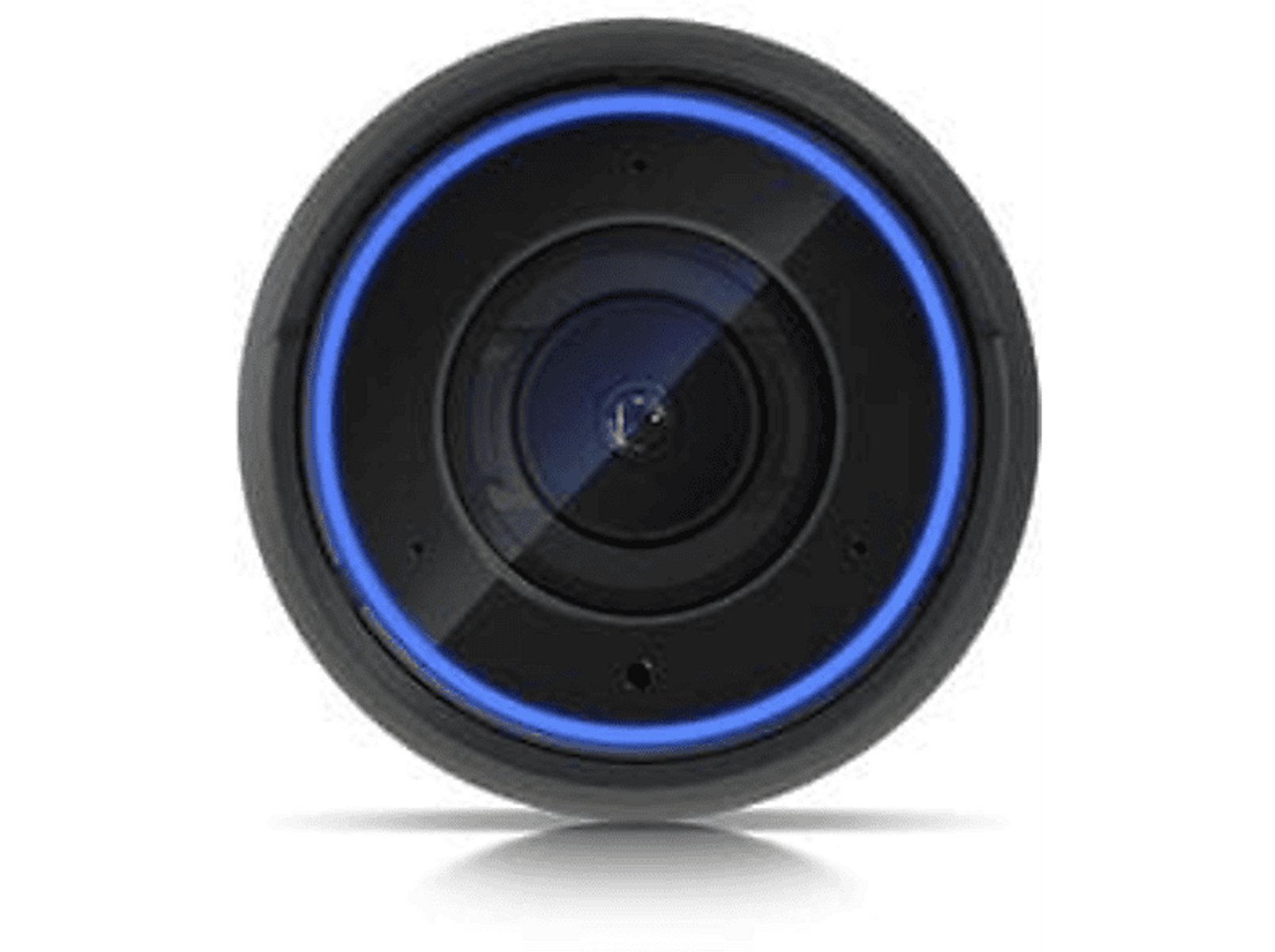 Czarny obiektyw aparatu z niebieskim pierścieniem światła. Ciemne tło, okrągły kształt, oko.