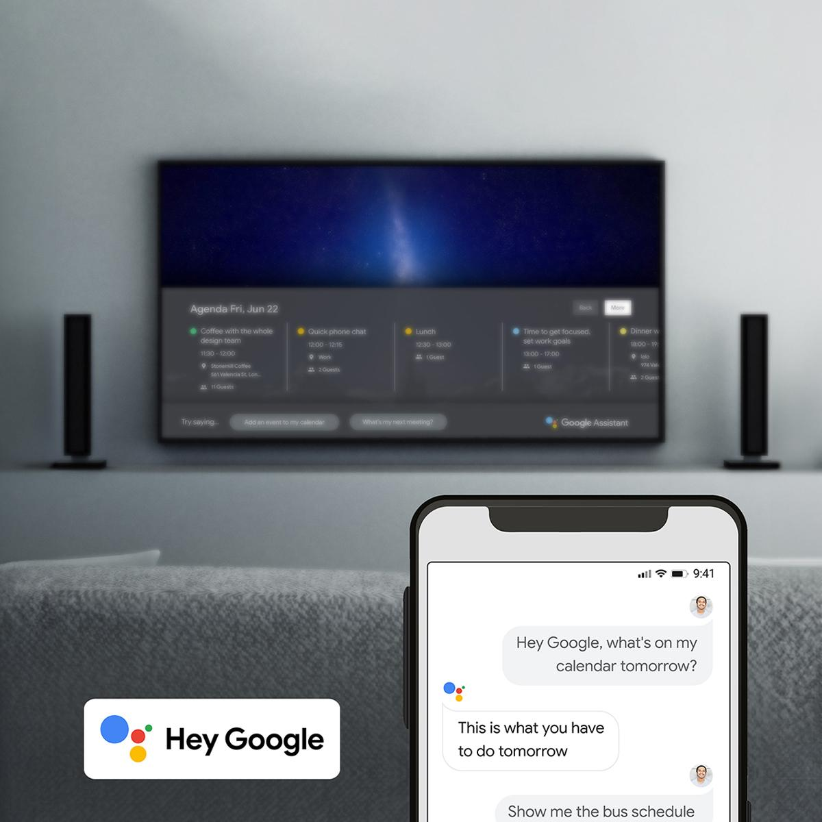 Telefon pokazujący konwersację Asystenta Google, z telewizorem w tle.