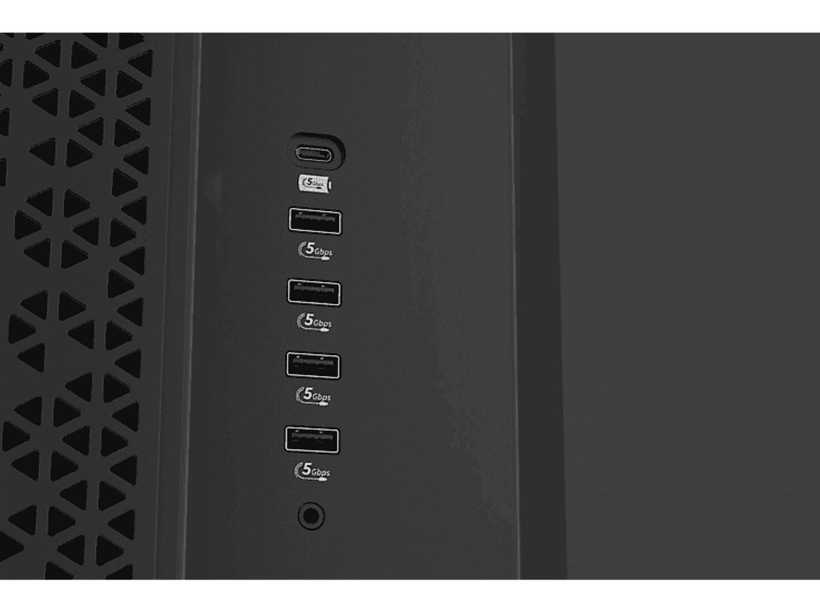 Zbliżenie portów USB komputera z tekstem: 5 Gbps.