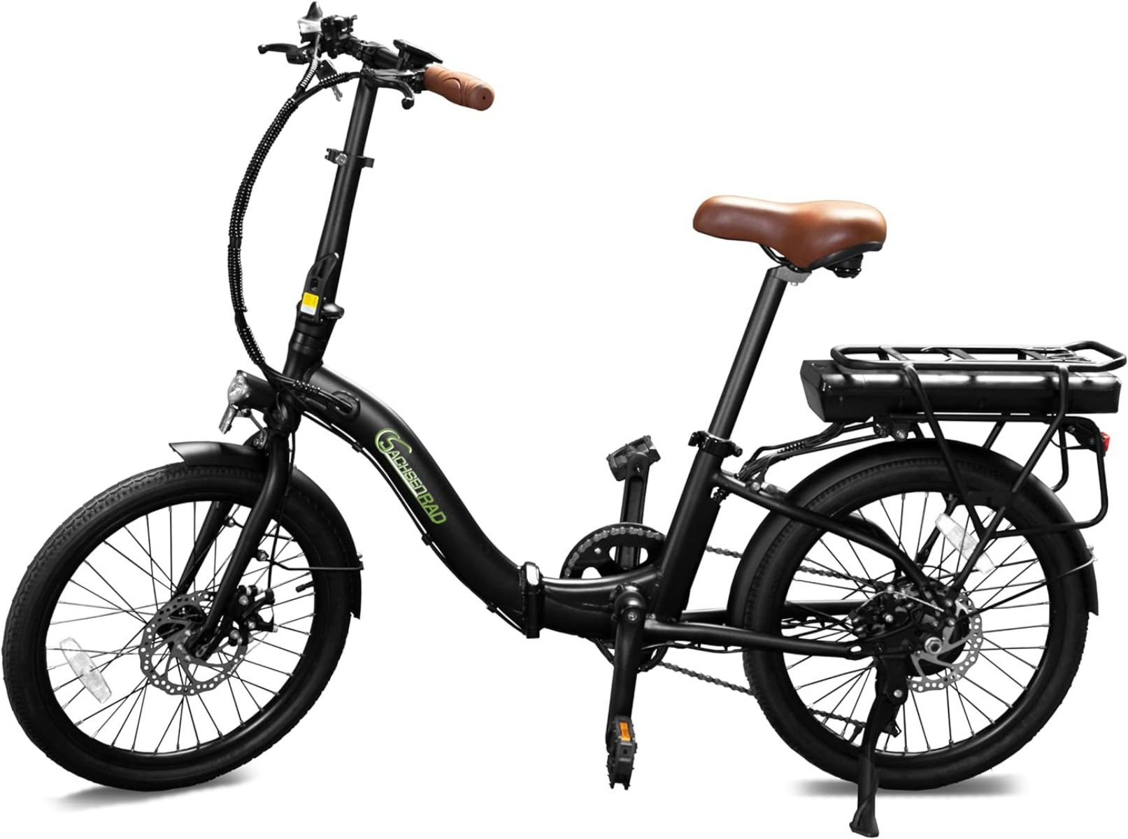 Schwarzes Elektrofahrrad mit braunem Sattel und Lenker. Es hat einen Akku hinten und einen Klapprahmen.