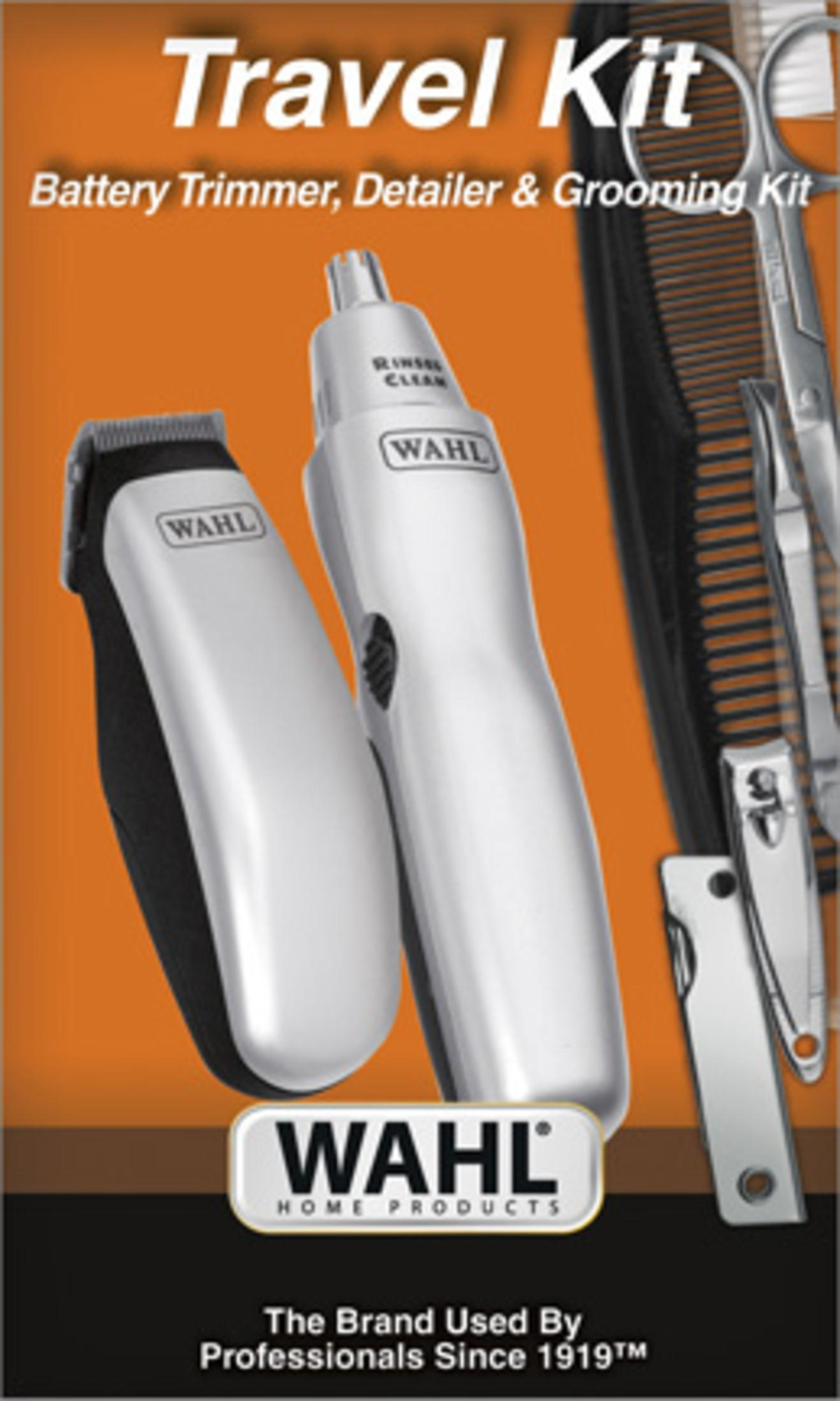 Un kit da viaggio Wahl con un trimmer a batteria e strumenti per la toelettatura, su sfondo arancione e nero.