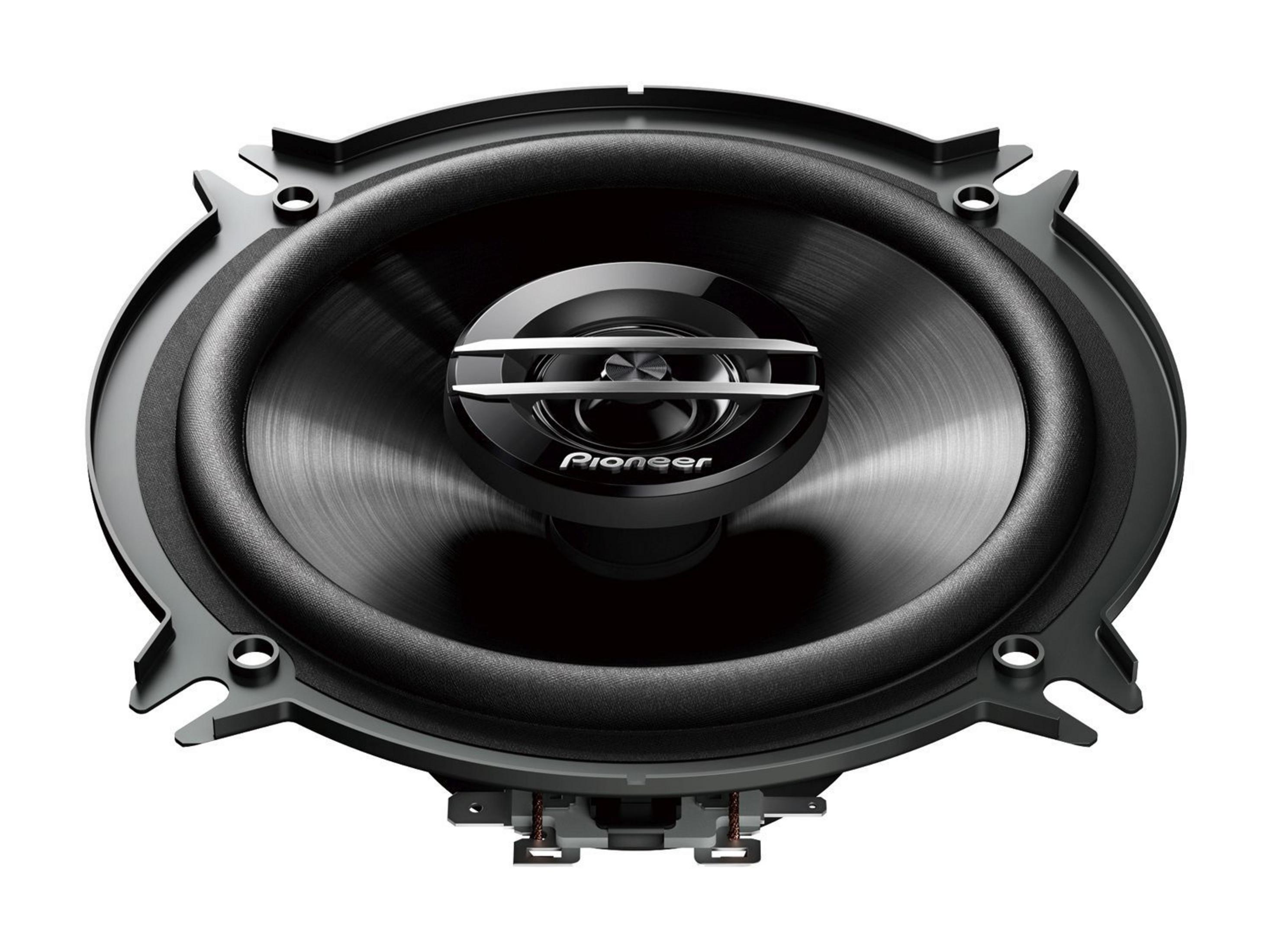 Altavoz de coche negro con cono negro y logo Pioneer plateado. Fondo blanco.
