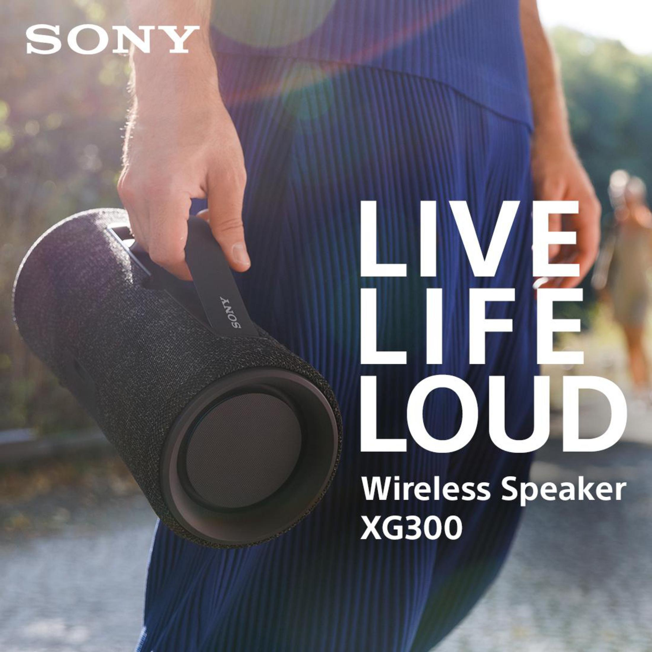 Ein schwarzer kabelloser Lautsprecher, gehalten von einer Person. Text: 'LIVE LIFE LOUD' und 'Wireless Speaker'.
