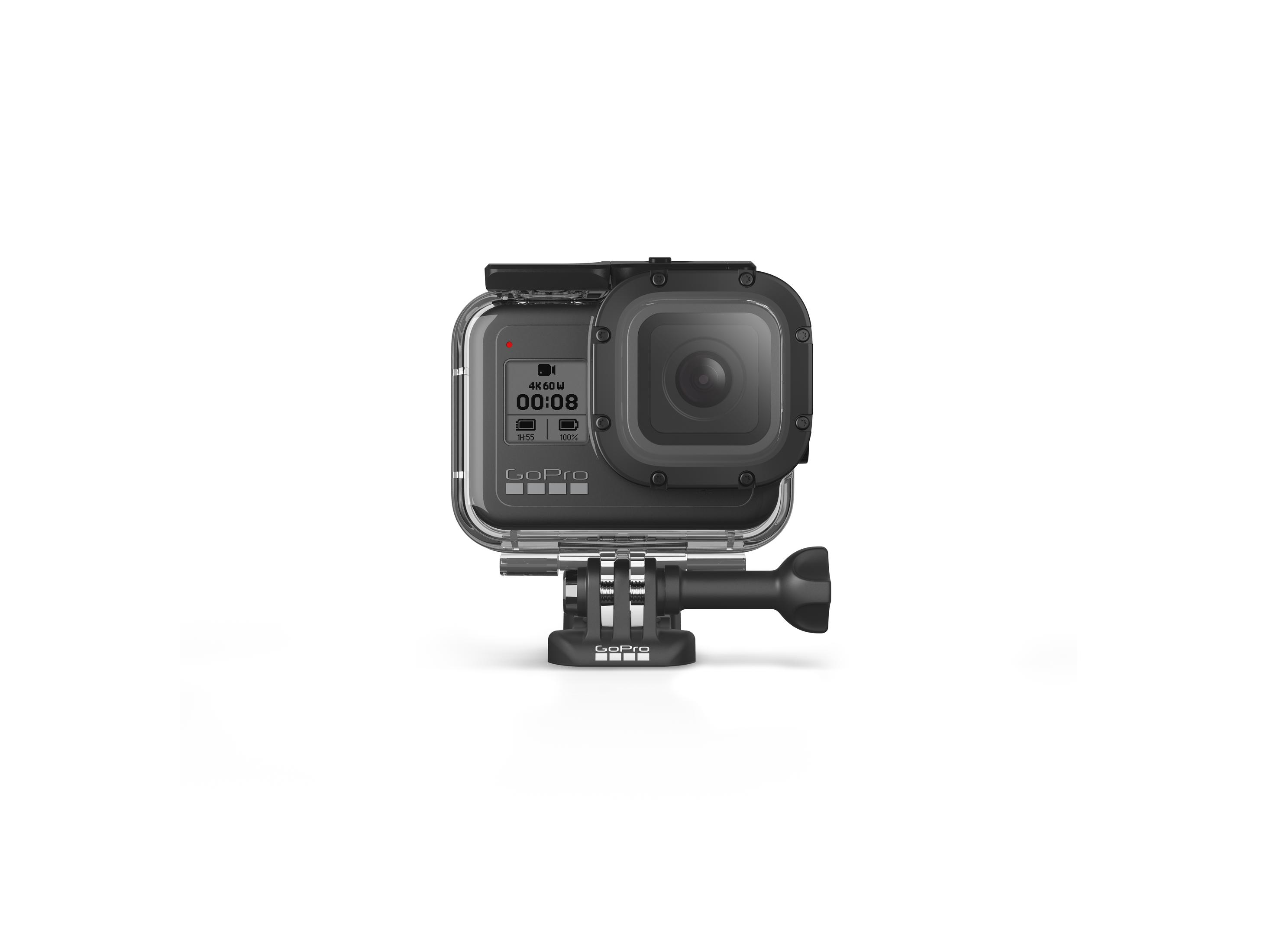 Cámara GoPro negra en carcasa transparente sobre fondo blanco, con montura negra.