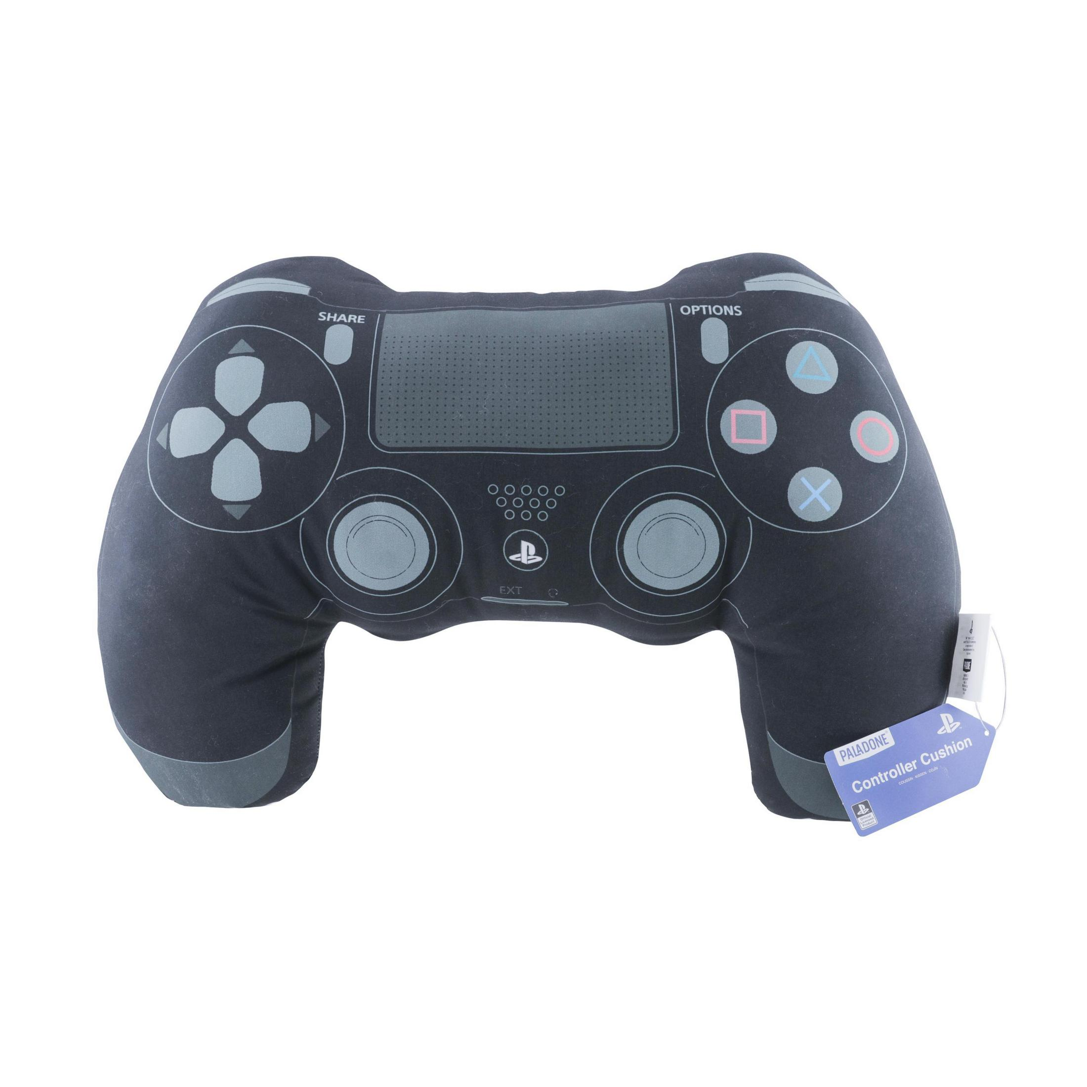 Pluszowa poduszka w kształcie kontrolera PlayStation w kolorze szarym z przyciskami i etykietami.