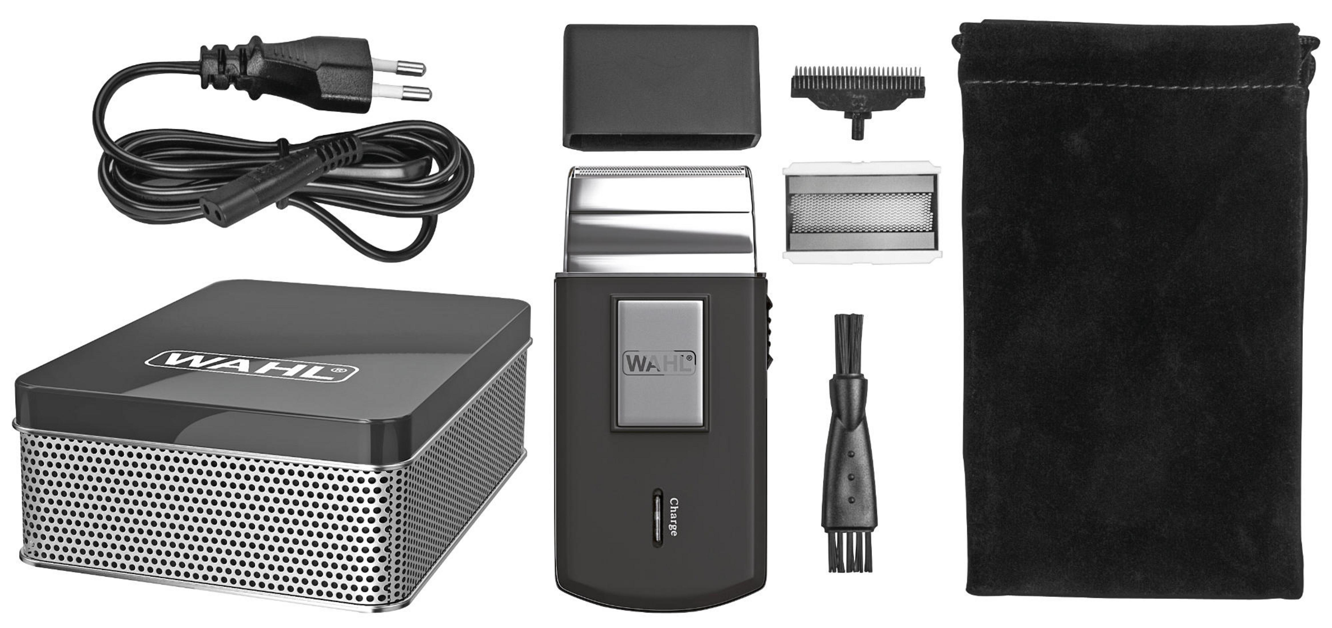 Czarny zestaw do golenia Wahl, zawierający ładowarkę i akcesoria.