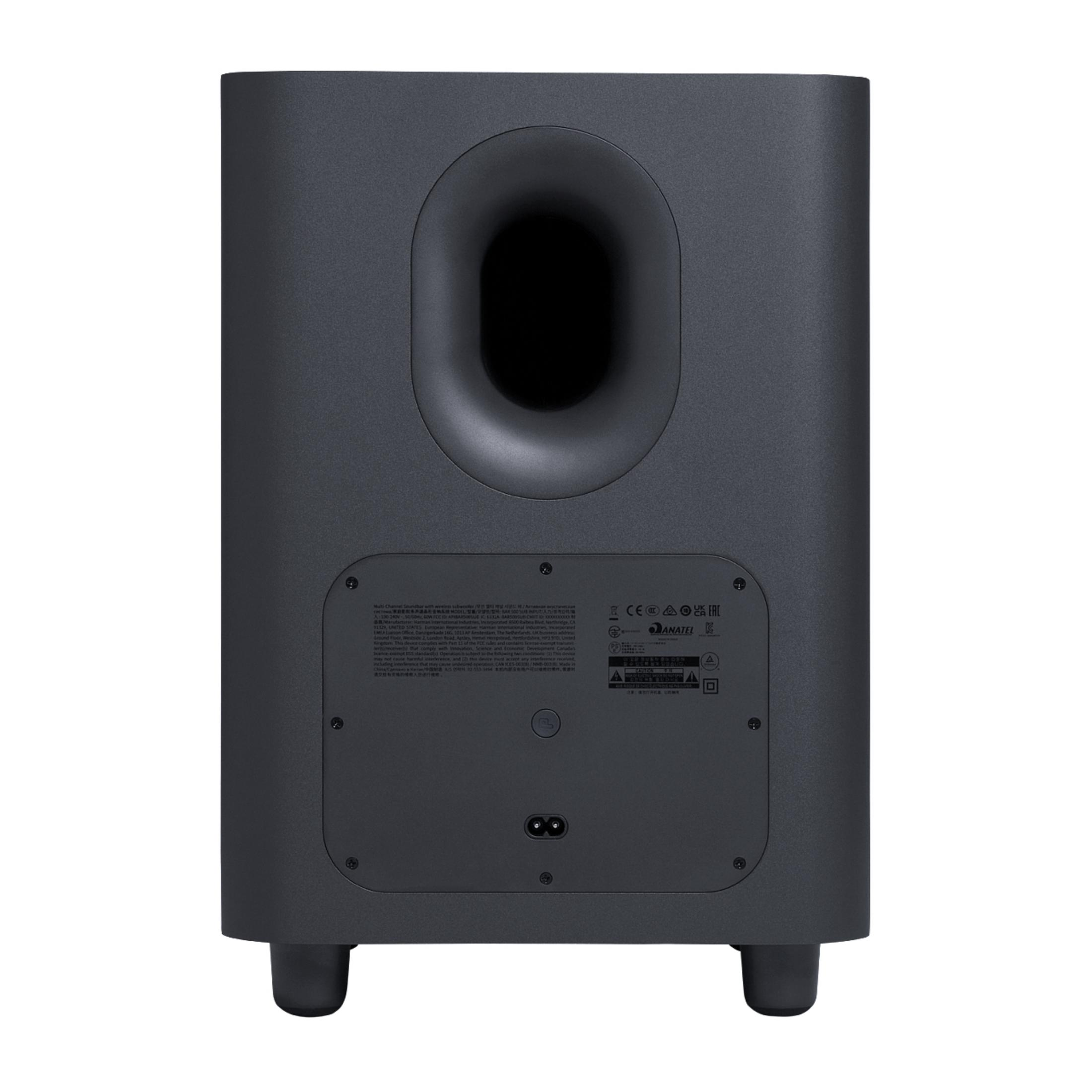 Önünde büyük bir delik bulunan siyah bir subwoofer. Arka tarafı görünür.