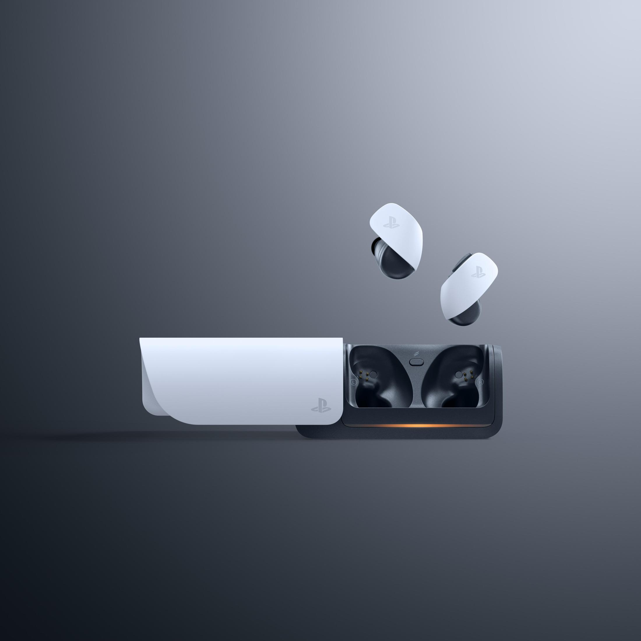 Białe i czarne słuchawki douszne z etui ładującym w ciemnym otoczeniu.