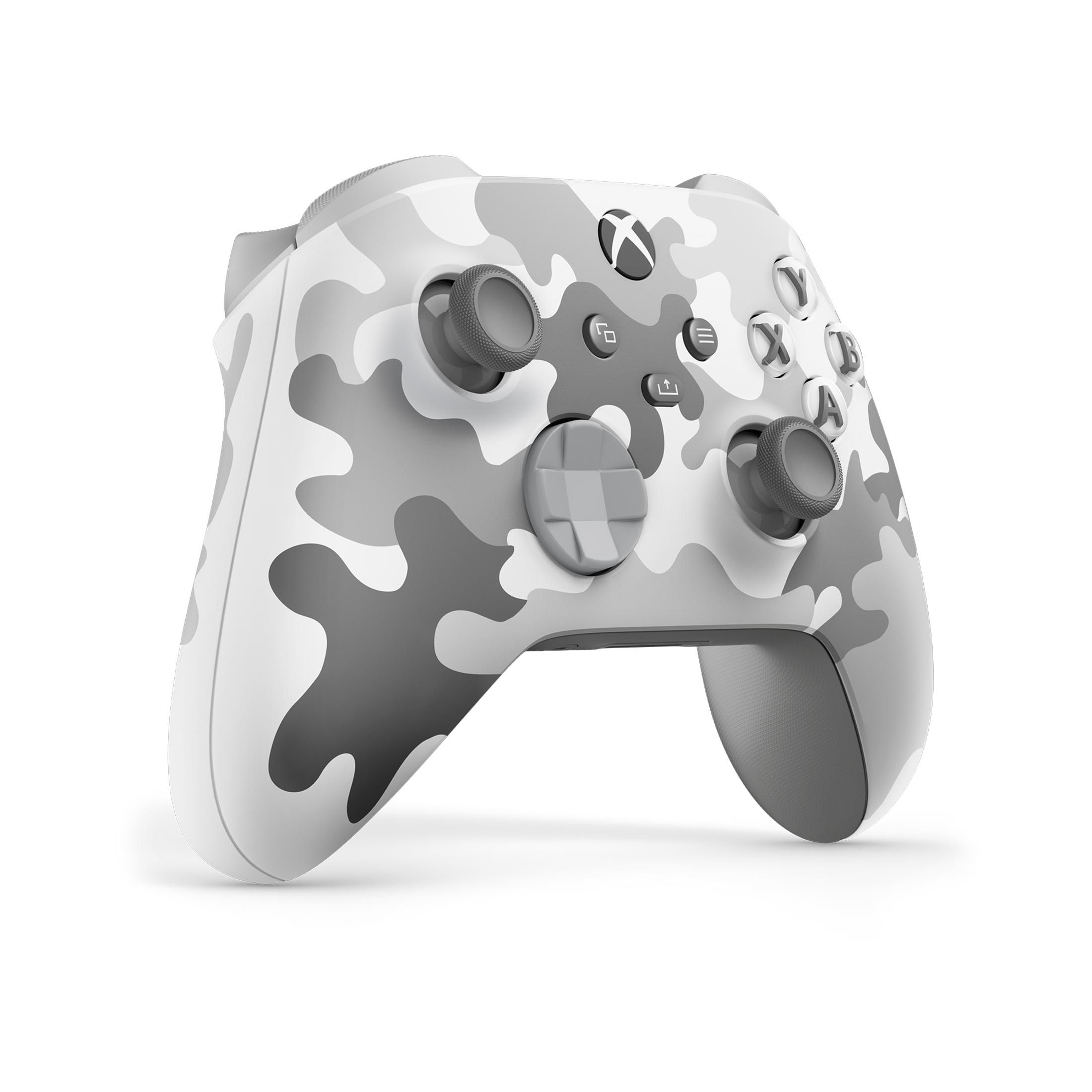 Controller Xbox mimetico bianco e grigio su sfondo bianco. Tasti e joystick visibili.