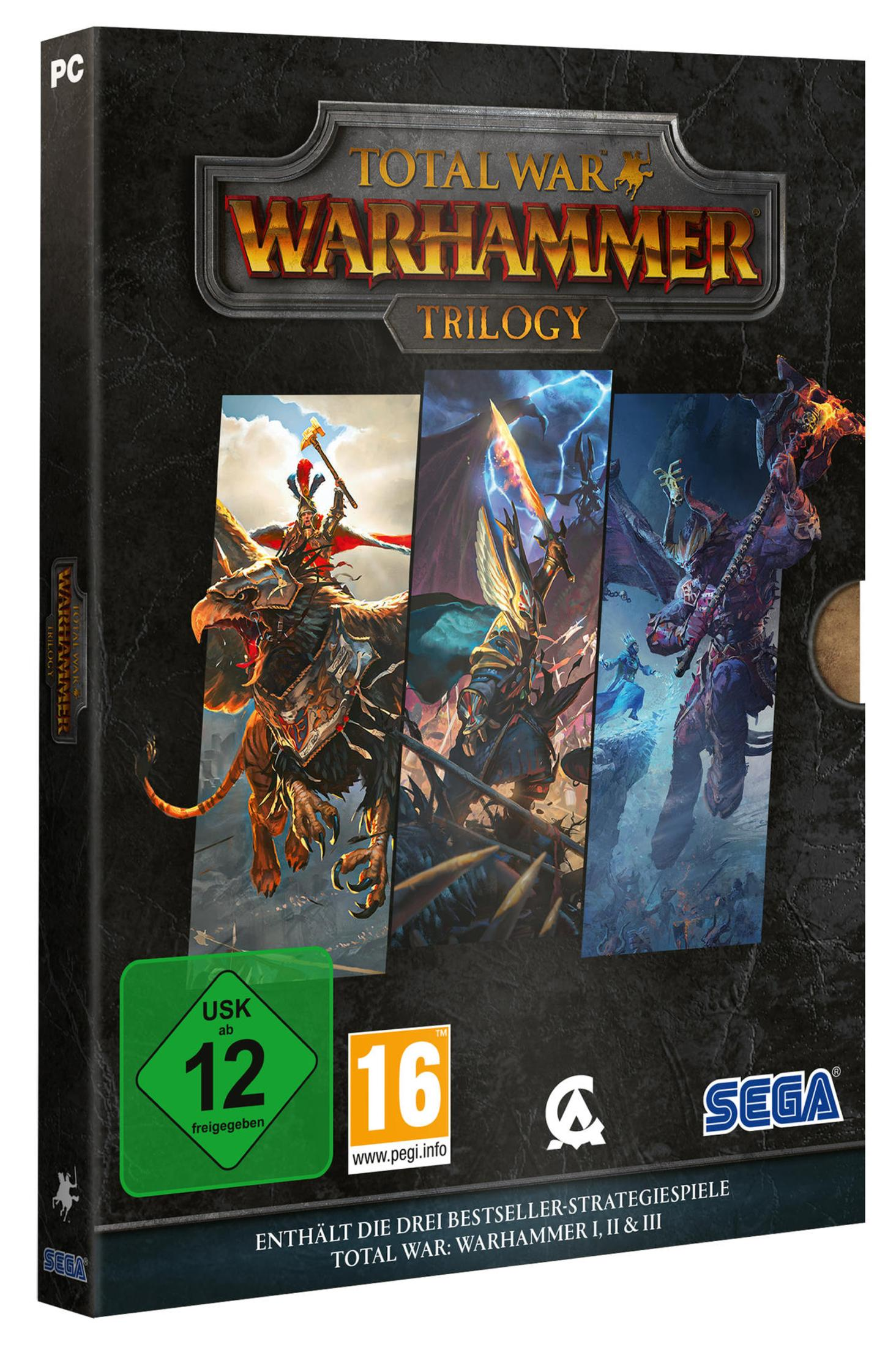 Die Total War: Warhammer Trilogy PC-Spielbox. Das Cover zeigt Charaktere und Spiel-Logos.