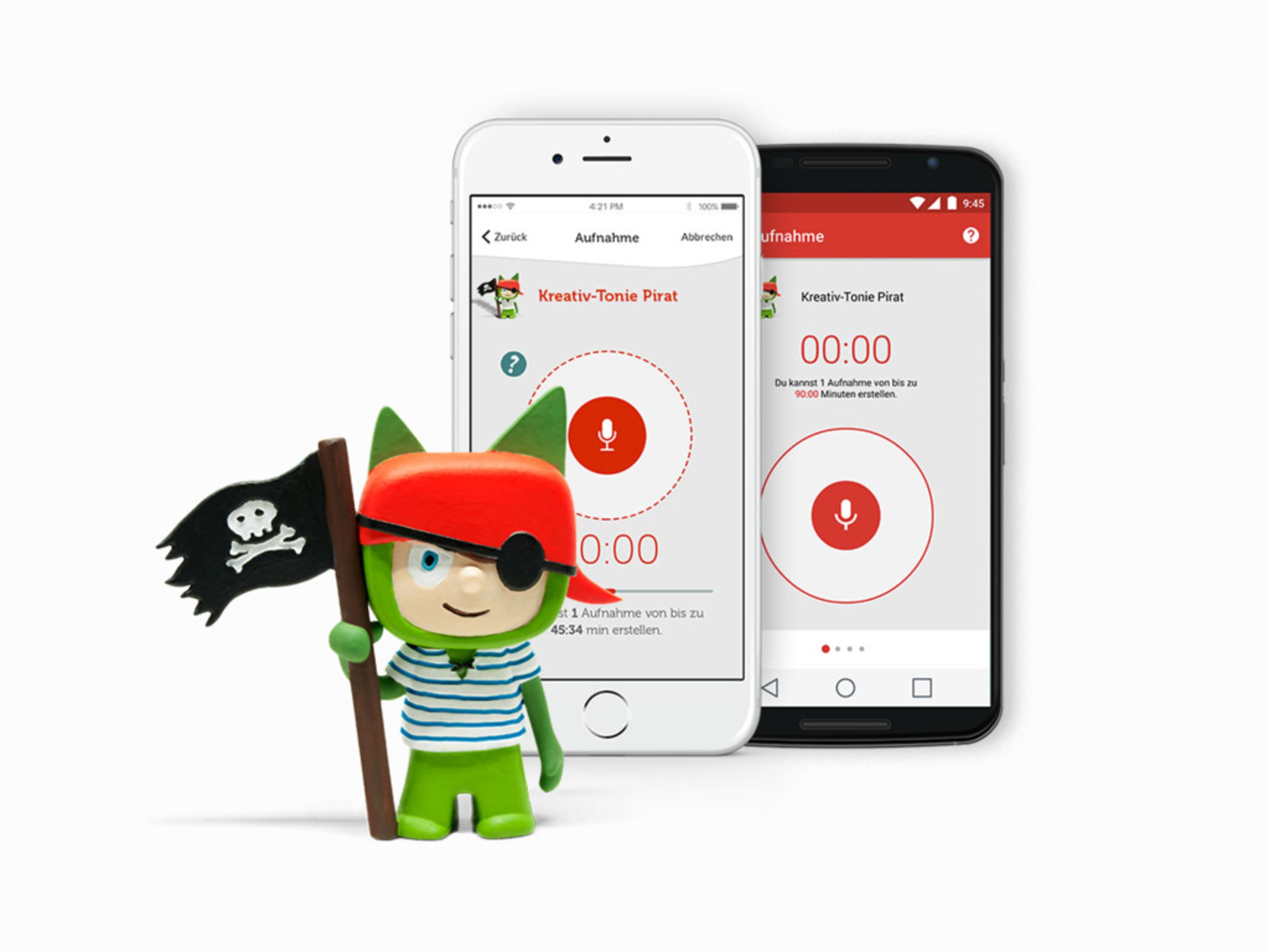 Zwei Smartphones mit einer Piratenfigur. Ein Telefon zeigt eine Aufnahmeschnittstelle.