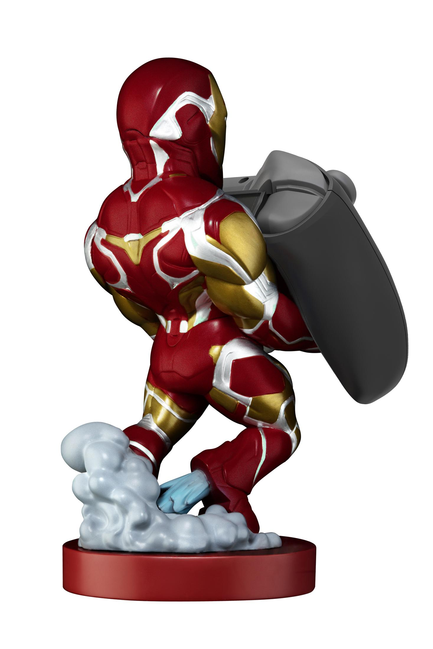 Statuina di Iron Man che tiene un controller di gioco nero. La statuina è su una base rossa.