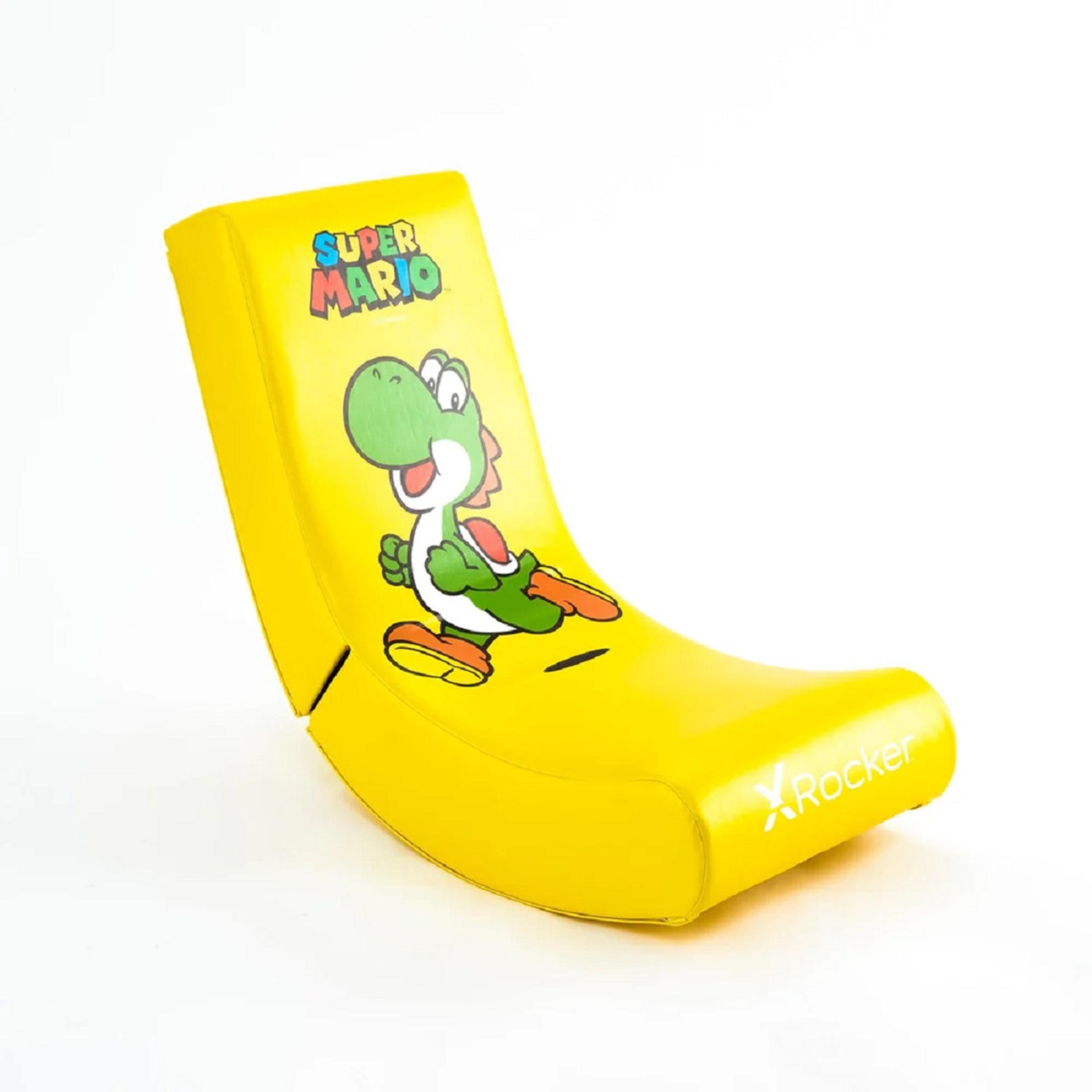 Gele Yoshi schommelstoel met een Super Mario logo. Witte achtergrond.