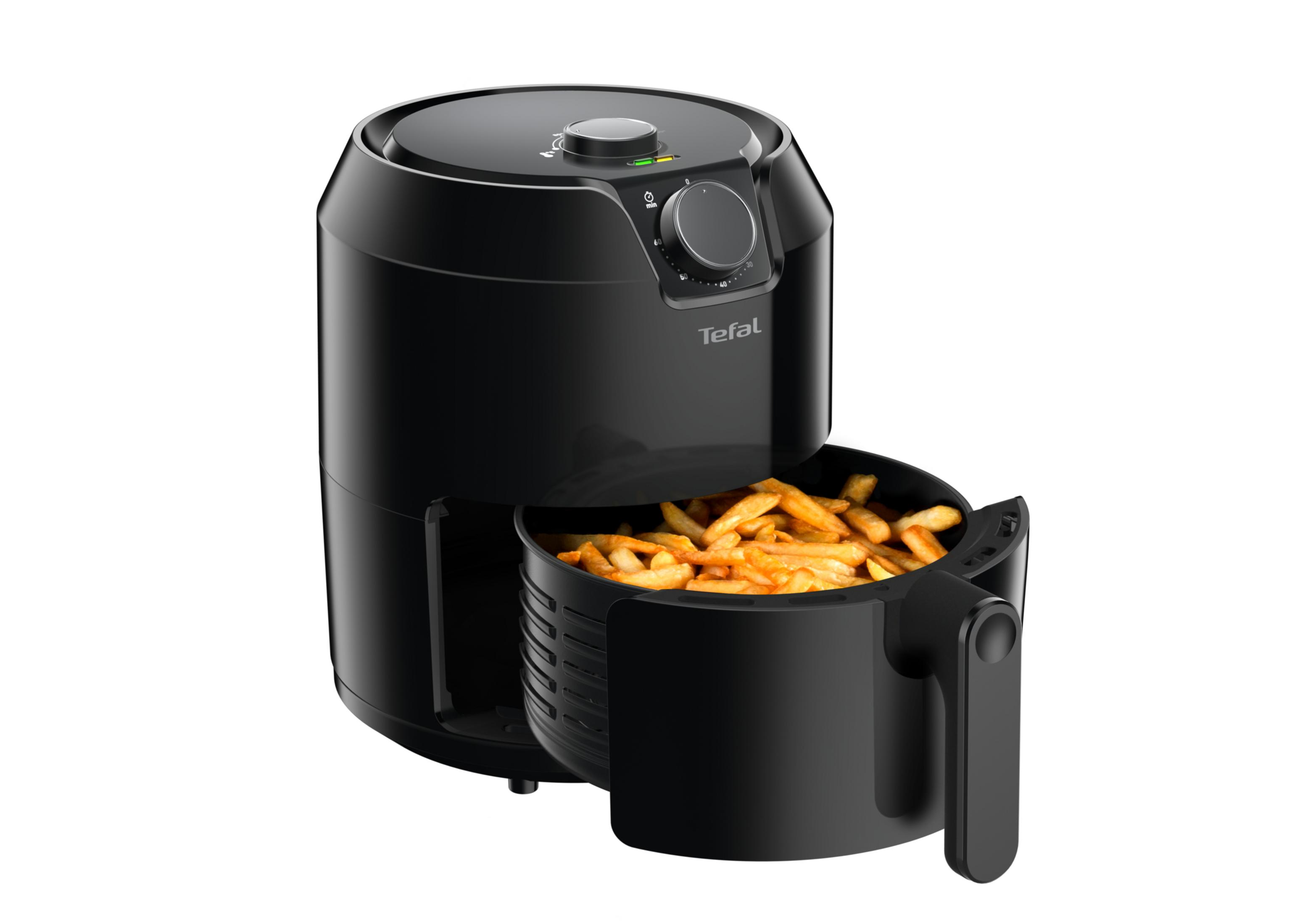Friggitrice ad aria nera con un cestello pieno di patatine fritte.