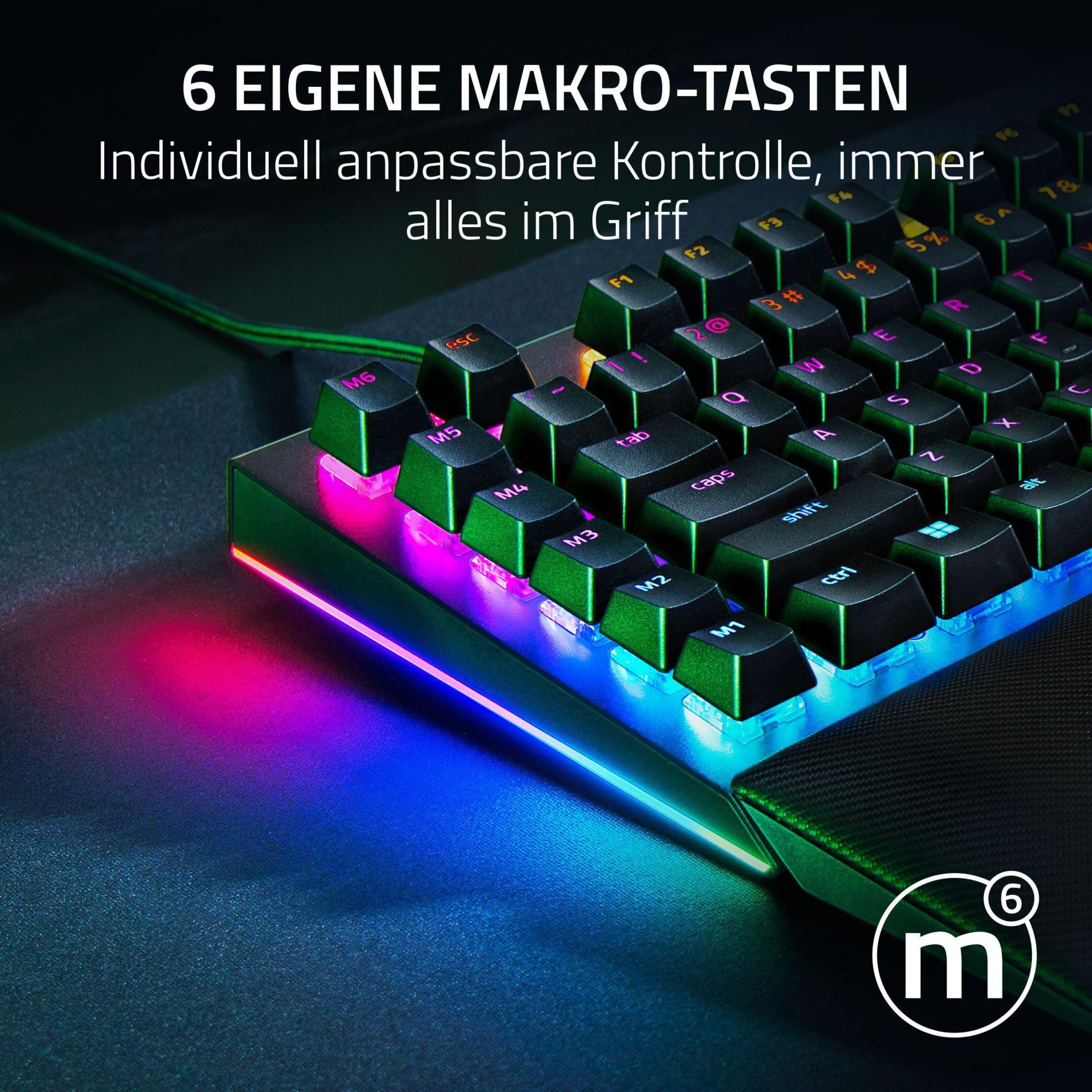 Eine Gaming-Tastatur mit beleuchteten Tasten. Die Tastatur hat 6 Makrotasten und grüne Beleuchtung.