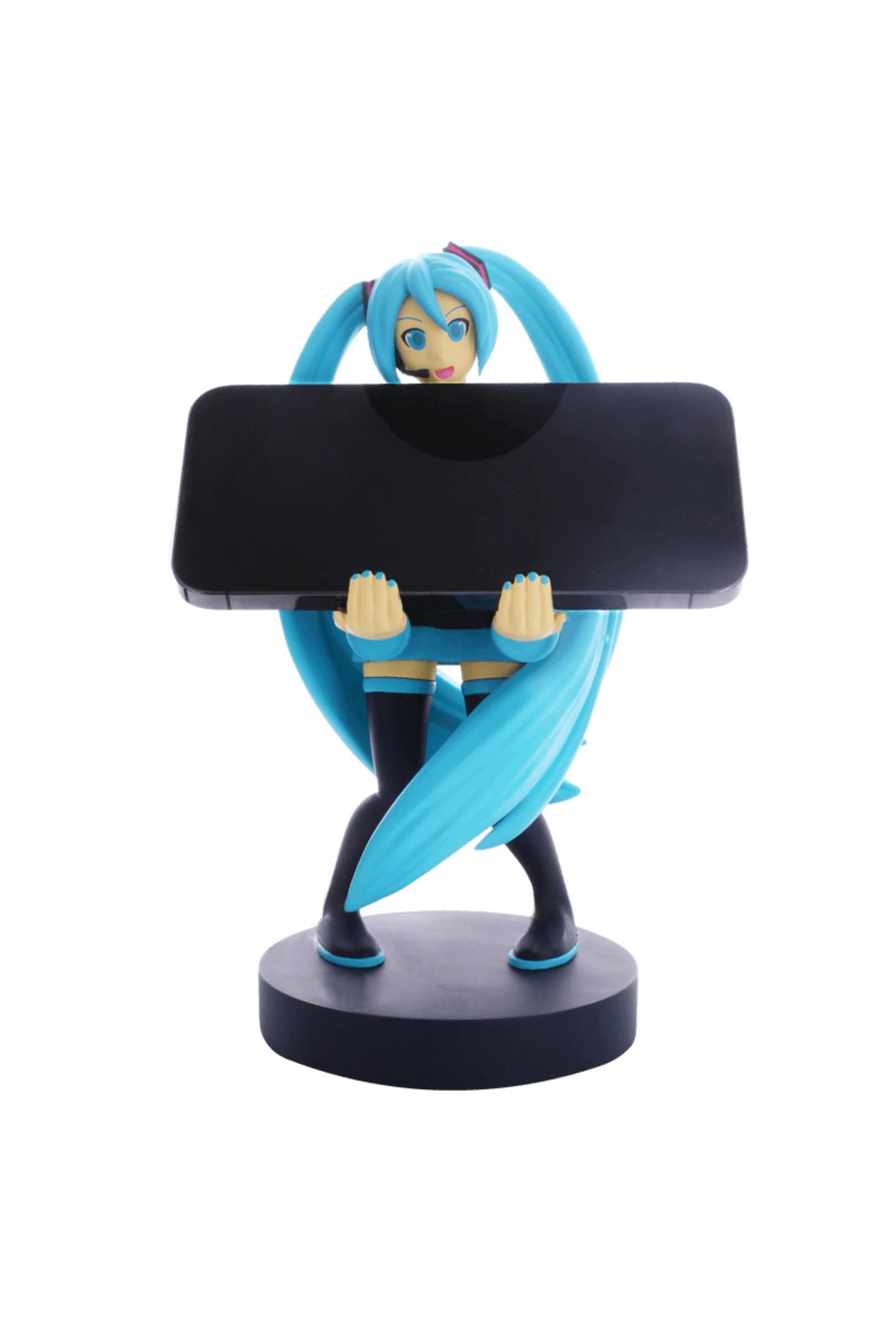 Figura anime di una ragazza con codini blu che tiene un tablet nero, in piedi su una base nera.