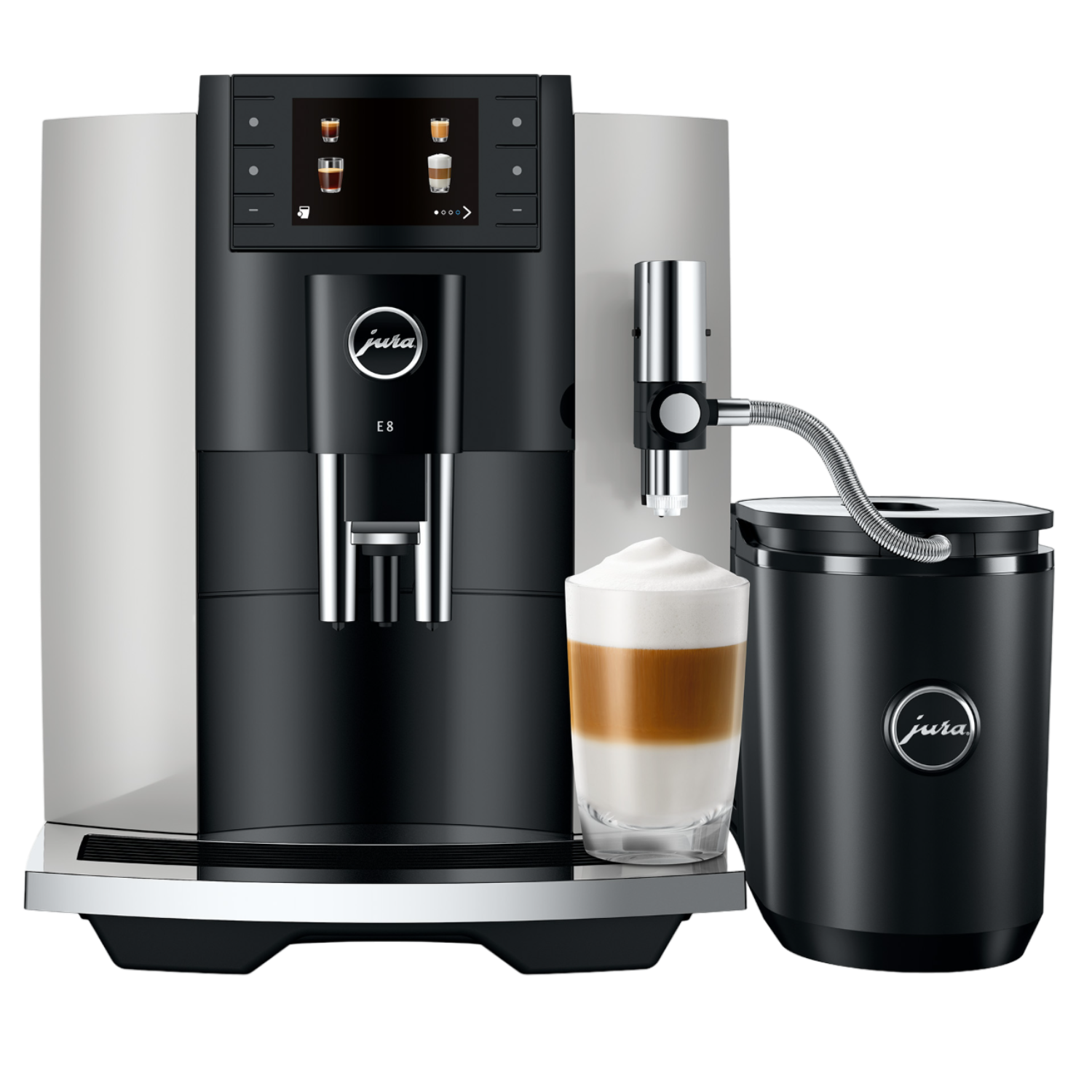 Eine moderne Kaffeemaschine mit einem Glas Latte und einem Milchaufschäumer.