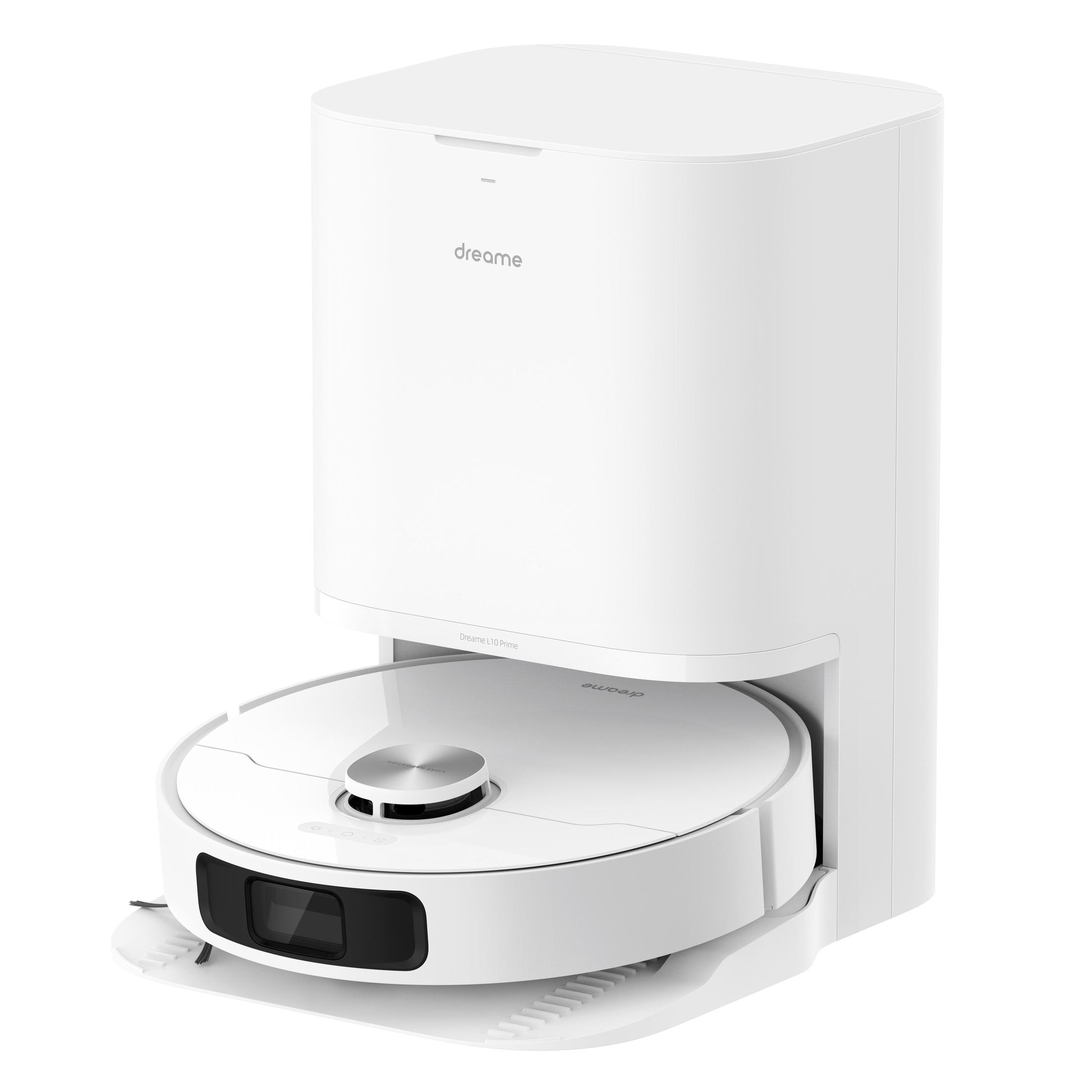 Aspirapolvere robot Dreame bianco e la sua stazione di ricarica. Sfondo bianco. Design moderno ed elegante.