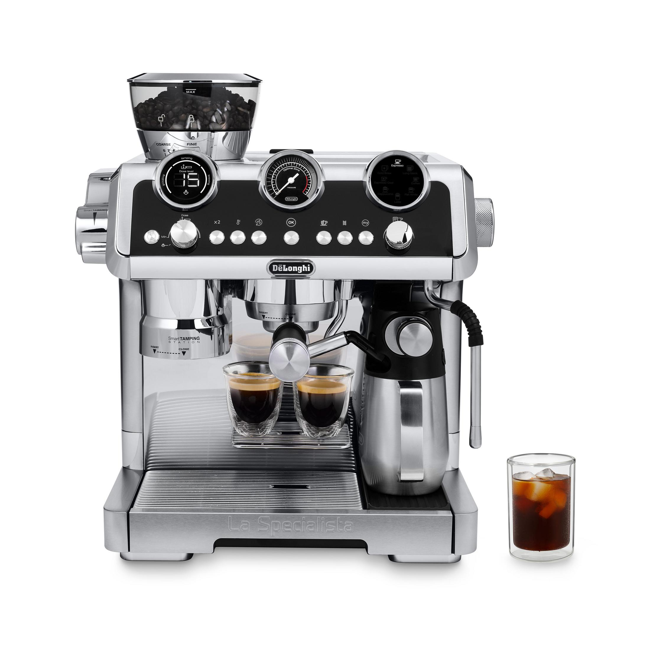 Espressomaschine aus Edelstahl mit Mahlwerk, zwei Gläsern und Cold Brew.