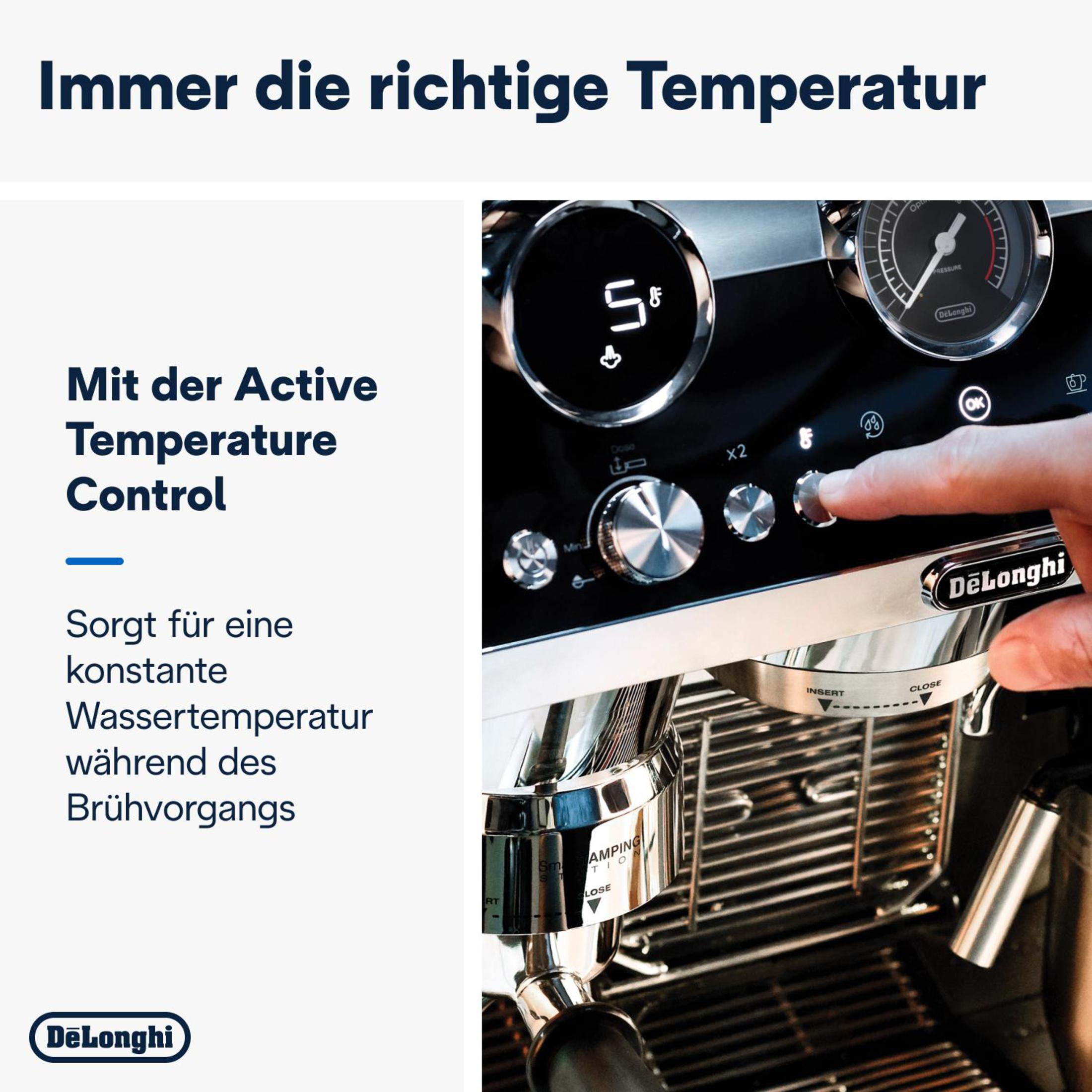 Nahaufnahme eines Kaffeeautomaten mit Hand, die einen Knopf drückt; Temperaturanzeige sichtbar.